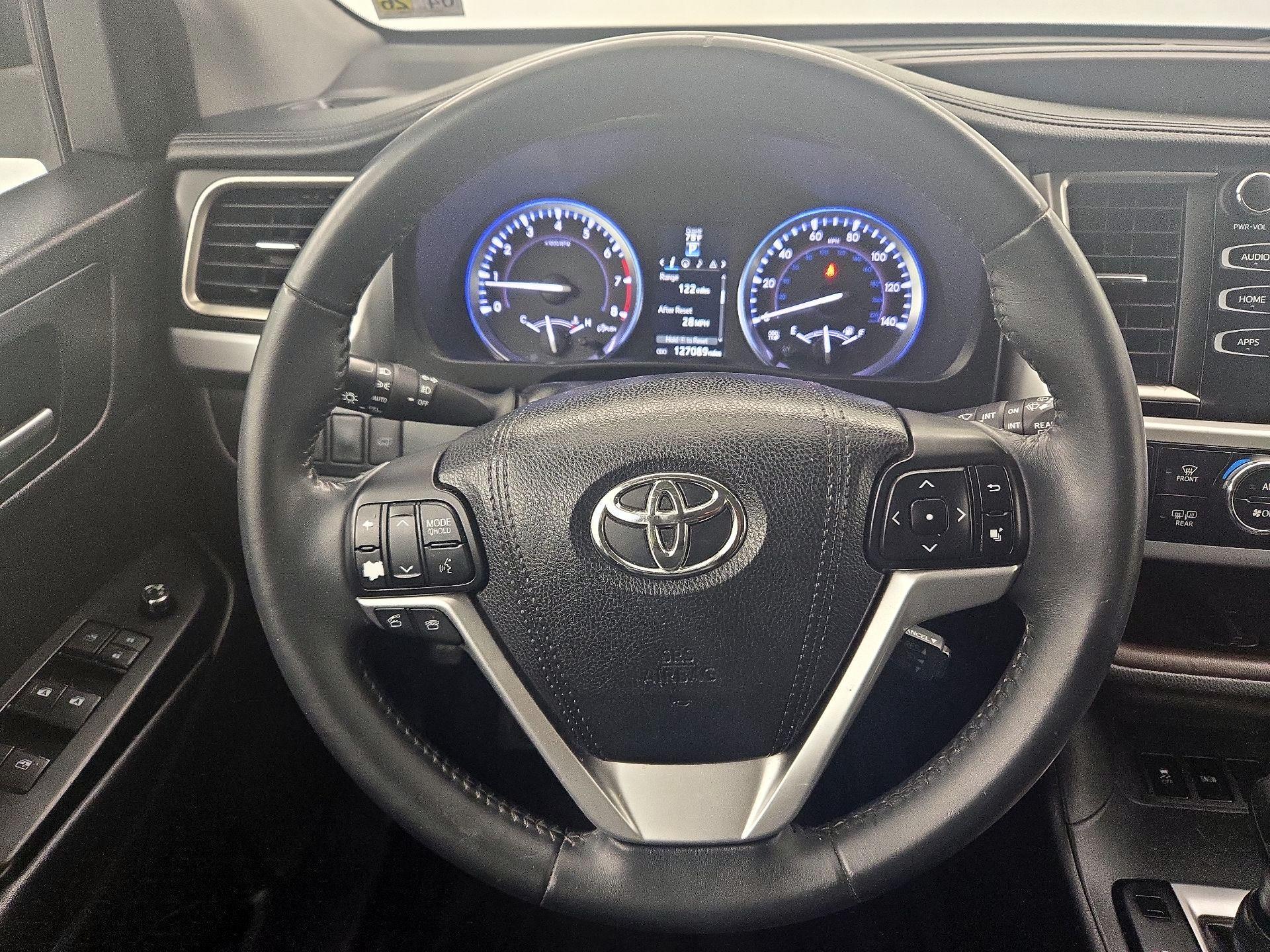 Thumbnail: 2016 Toyota Highlander - 10