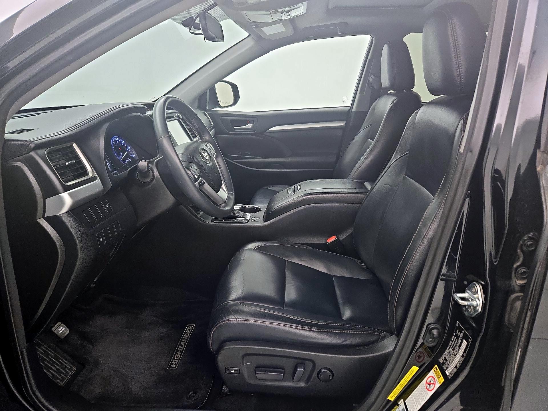 Thumbnail: 2016 Toyota Highlander - 11