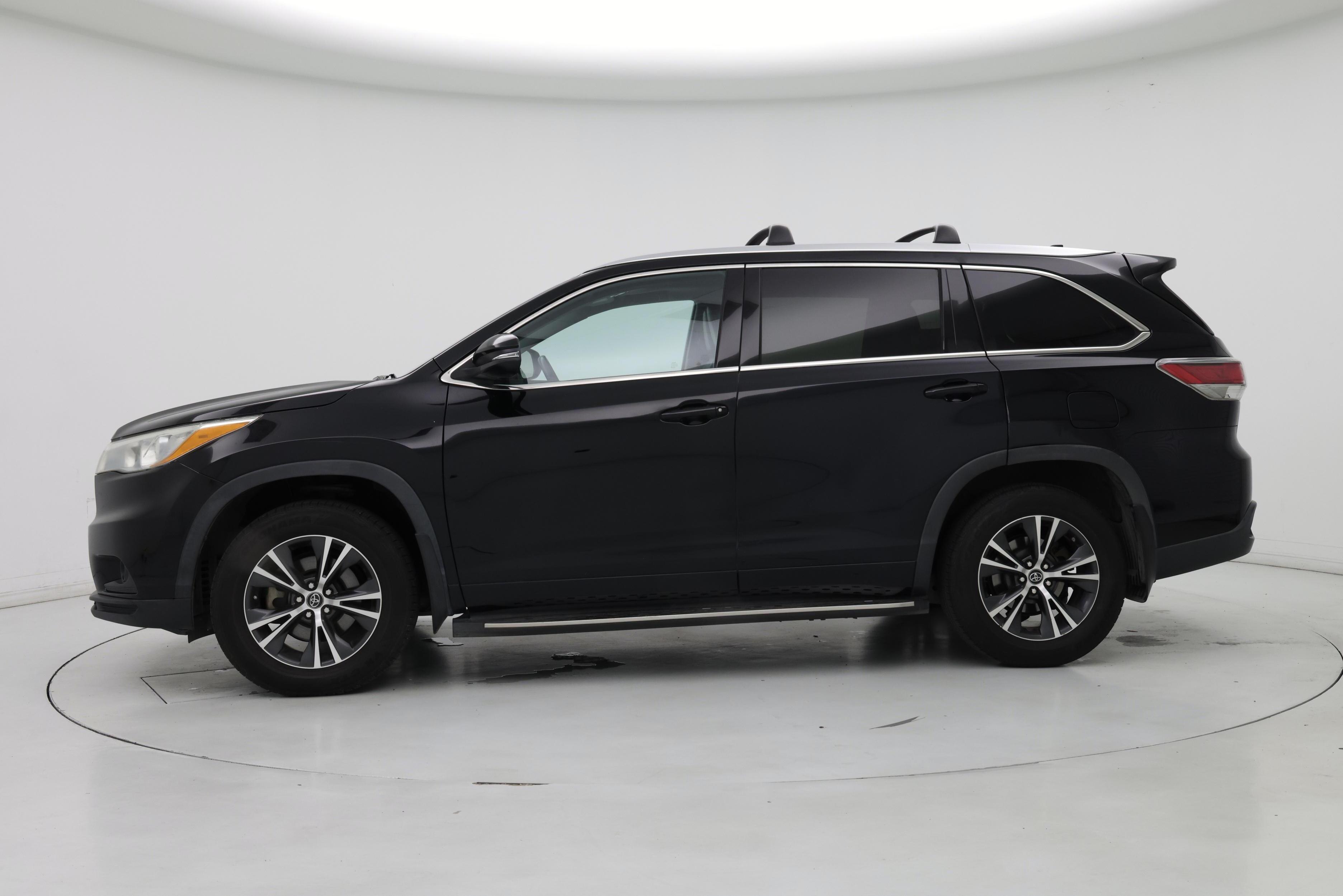 Thumbnail: 2016 Toyota Highlander - 3
