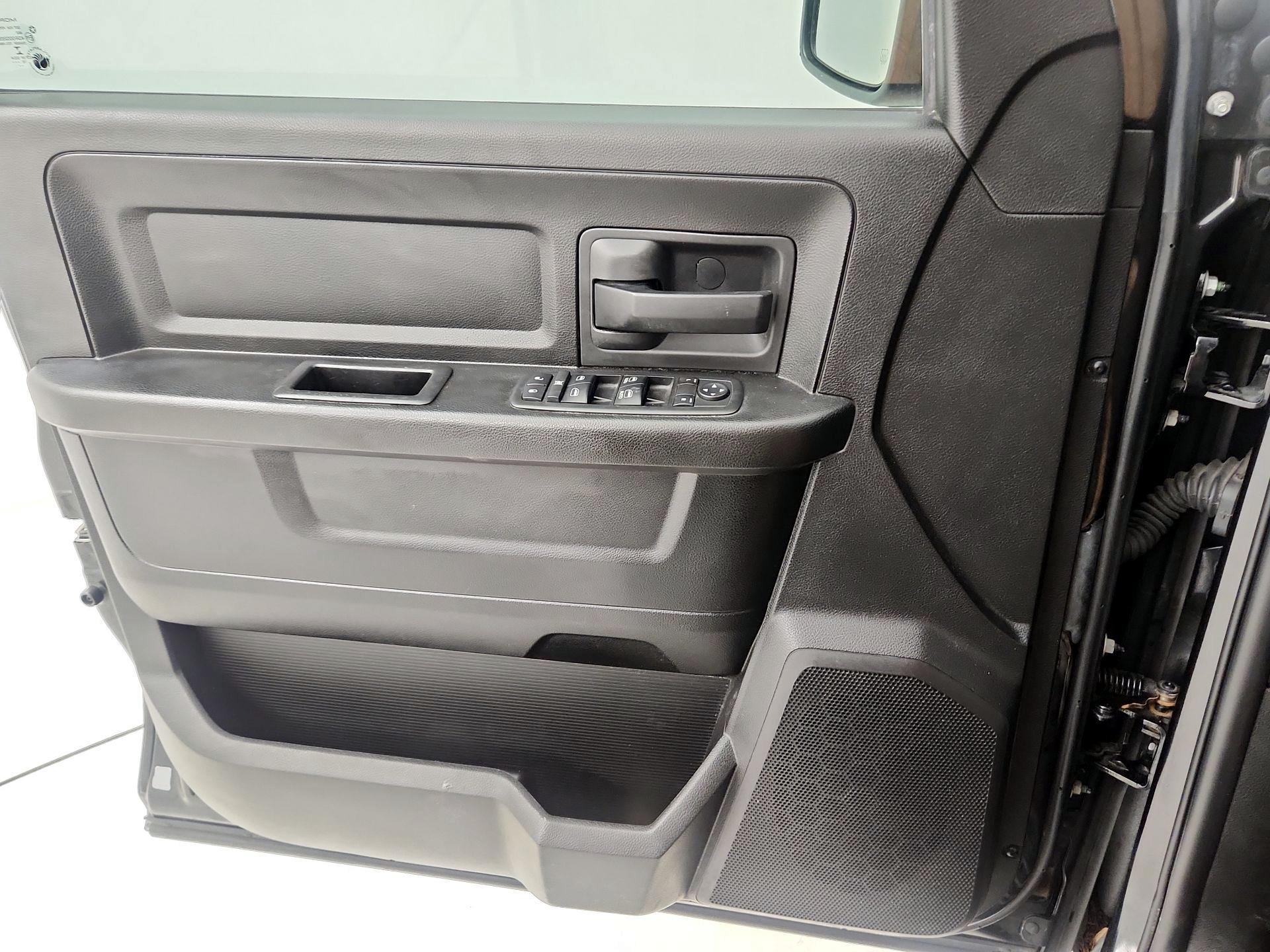 Thumbnail: 2019 RAM 1500 Classic - 12