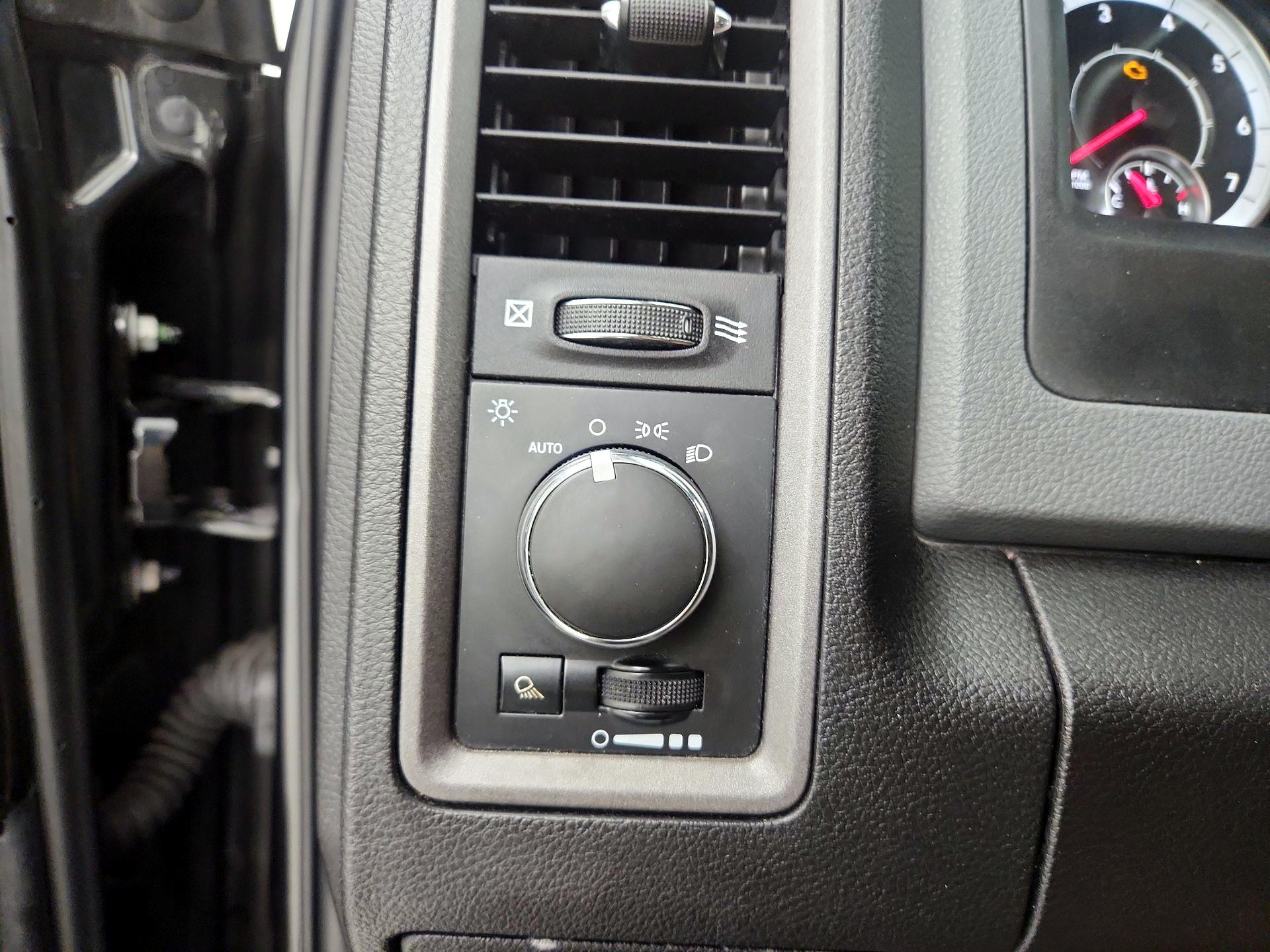 Thumbnail: 2019 RAM 1500 Classic - 13