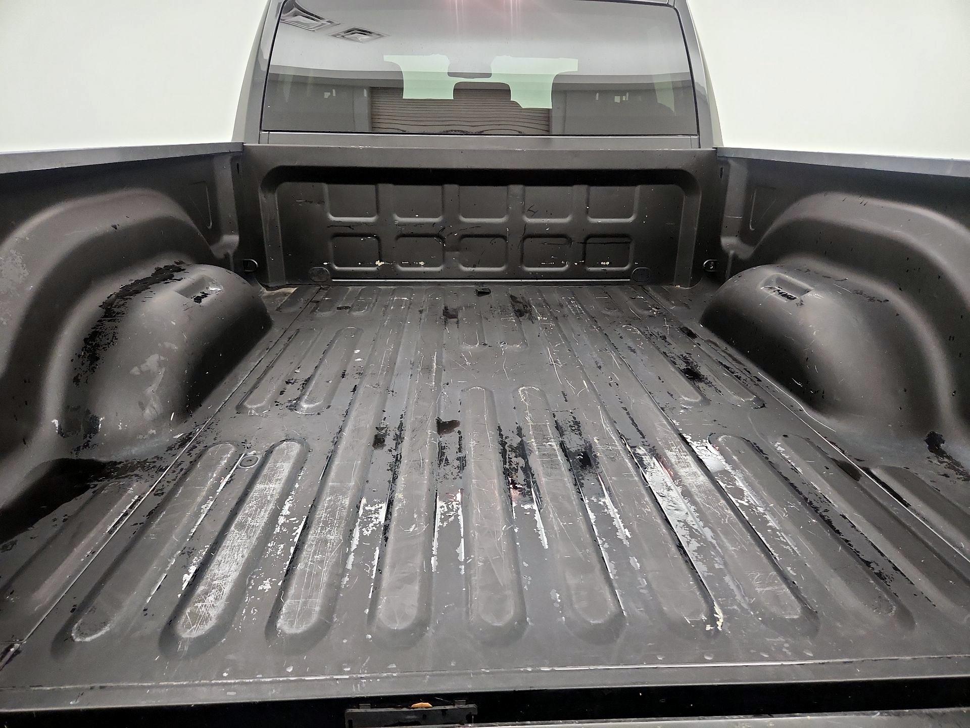 Thumbnail: 2019 RAM 1500 Classic - 19
