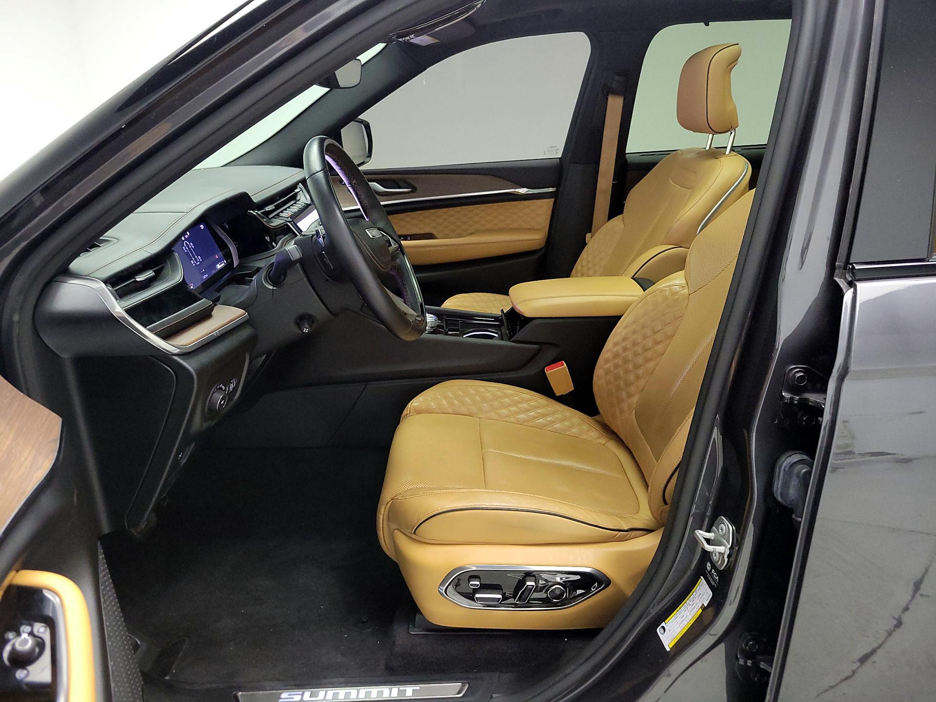 Thumbnail: 2022 Jeep Grand Cherokee - 11