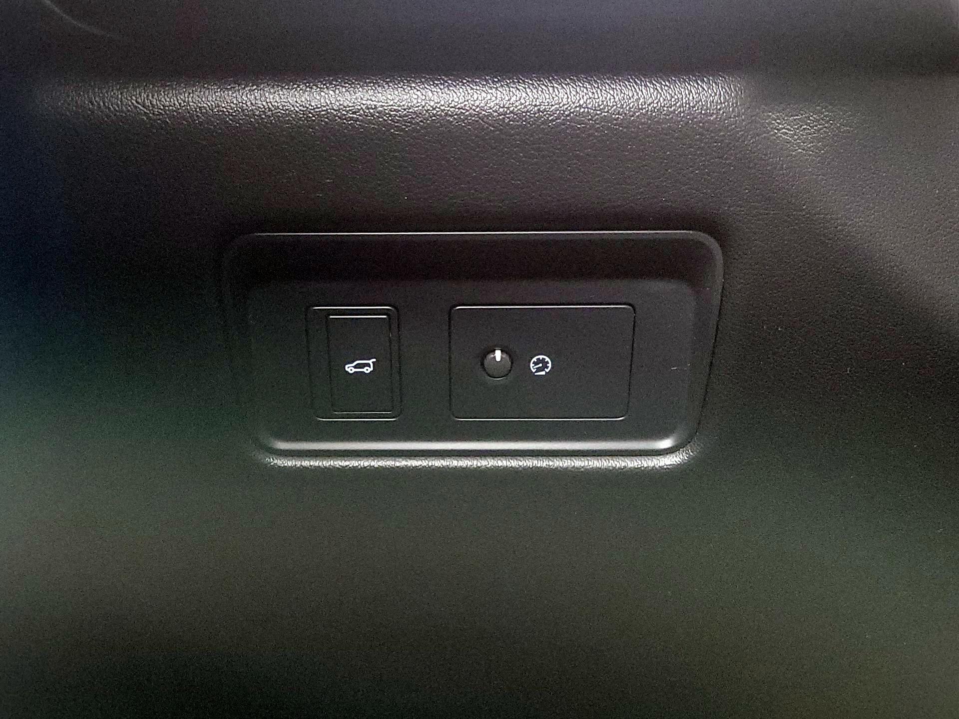 Thumbnail: 2021 Jaguar F-Pace - 13