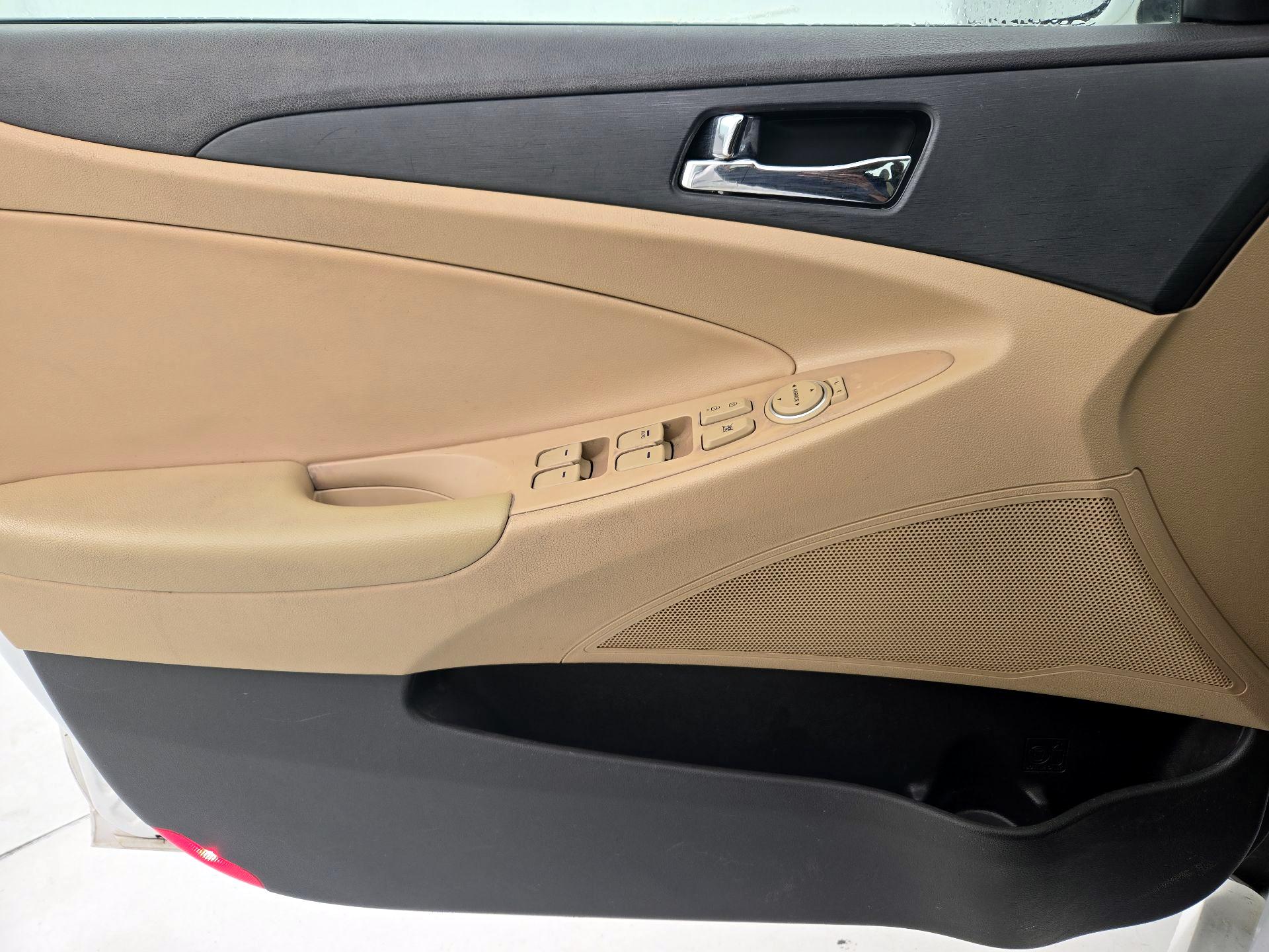 Thumbnail: 2014 Hyundai Sonata - 12