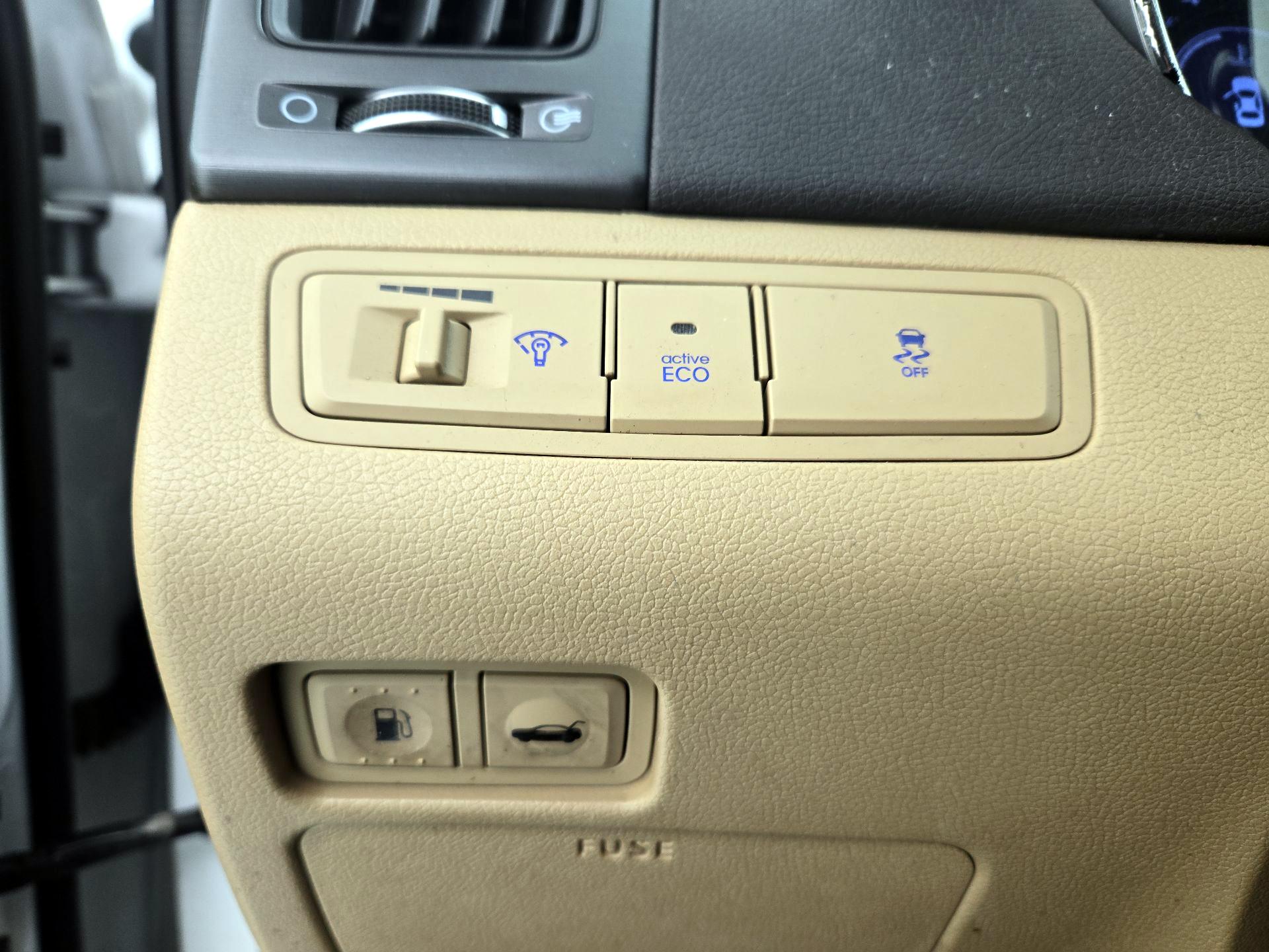 Thumbnail: 2014 Hyundai Sonata - 13