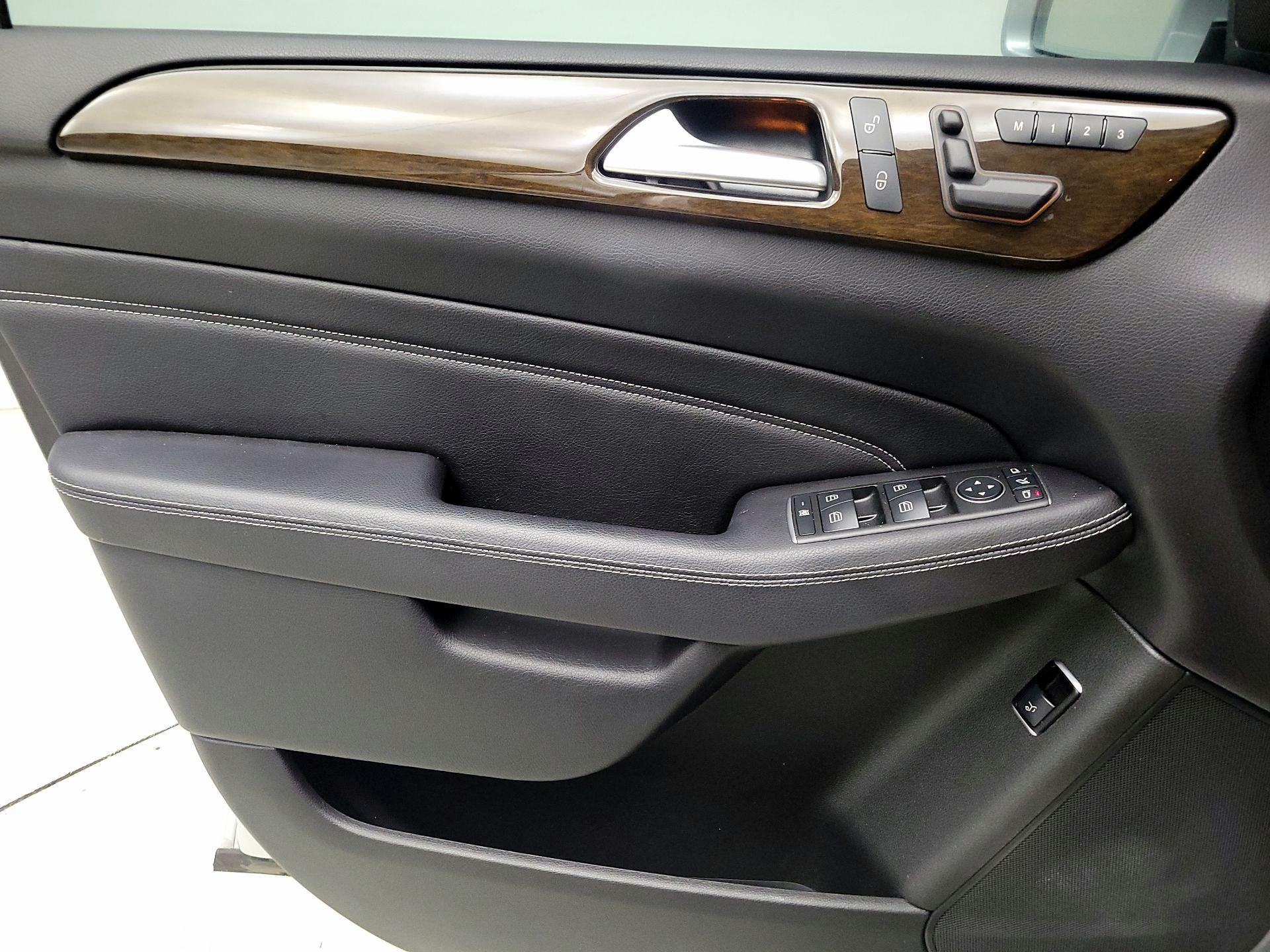 Thumbnail: 2015 Mercedes-Benz M-Class - 12