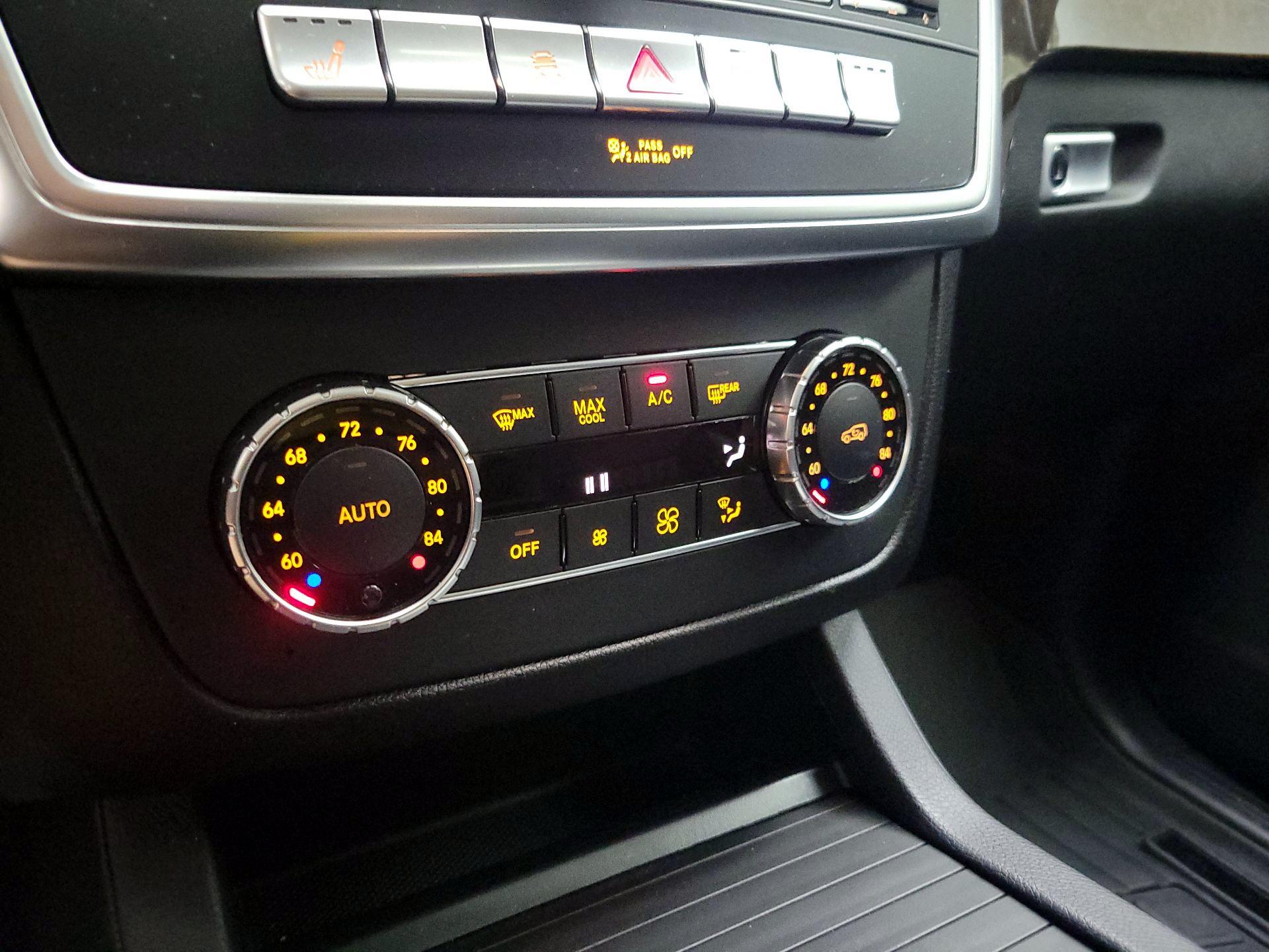Thumbnail: 2015 Mercedes-Benz M-Class - 16