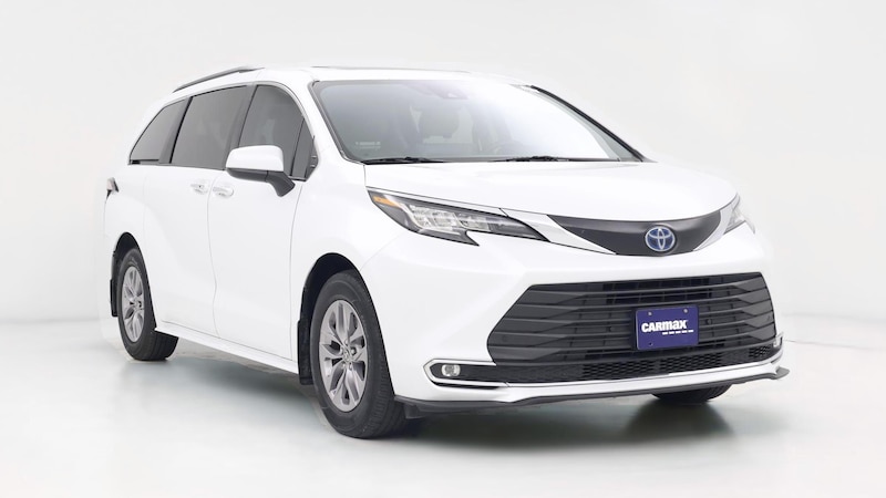 2022 Toyota Sienna XLE Hero Image