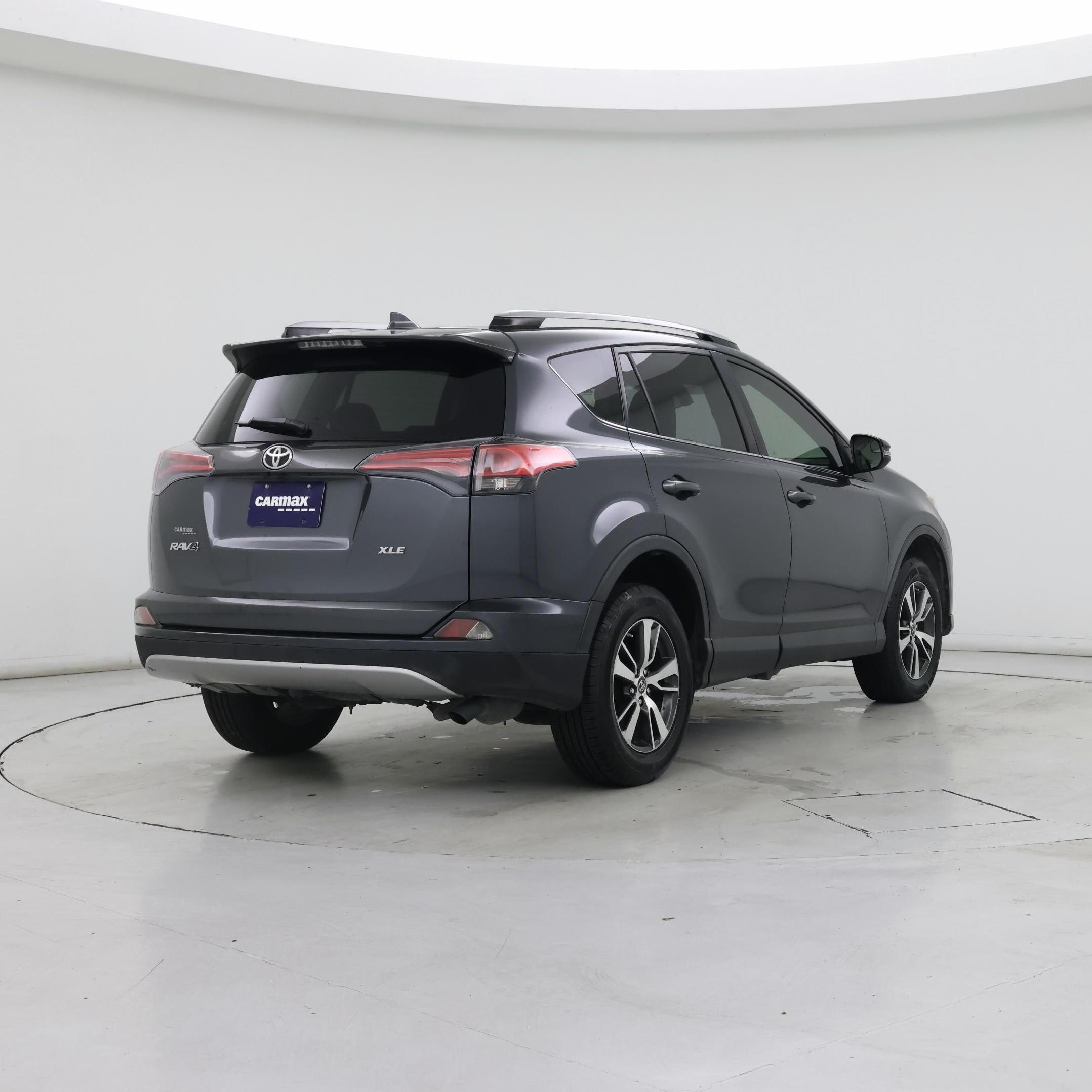 Thumbnail: 2017 Toyota RAV4 - 8