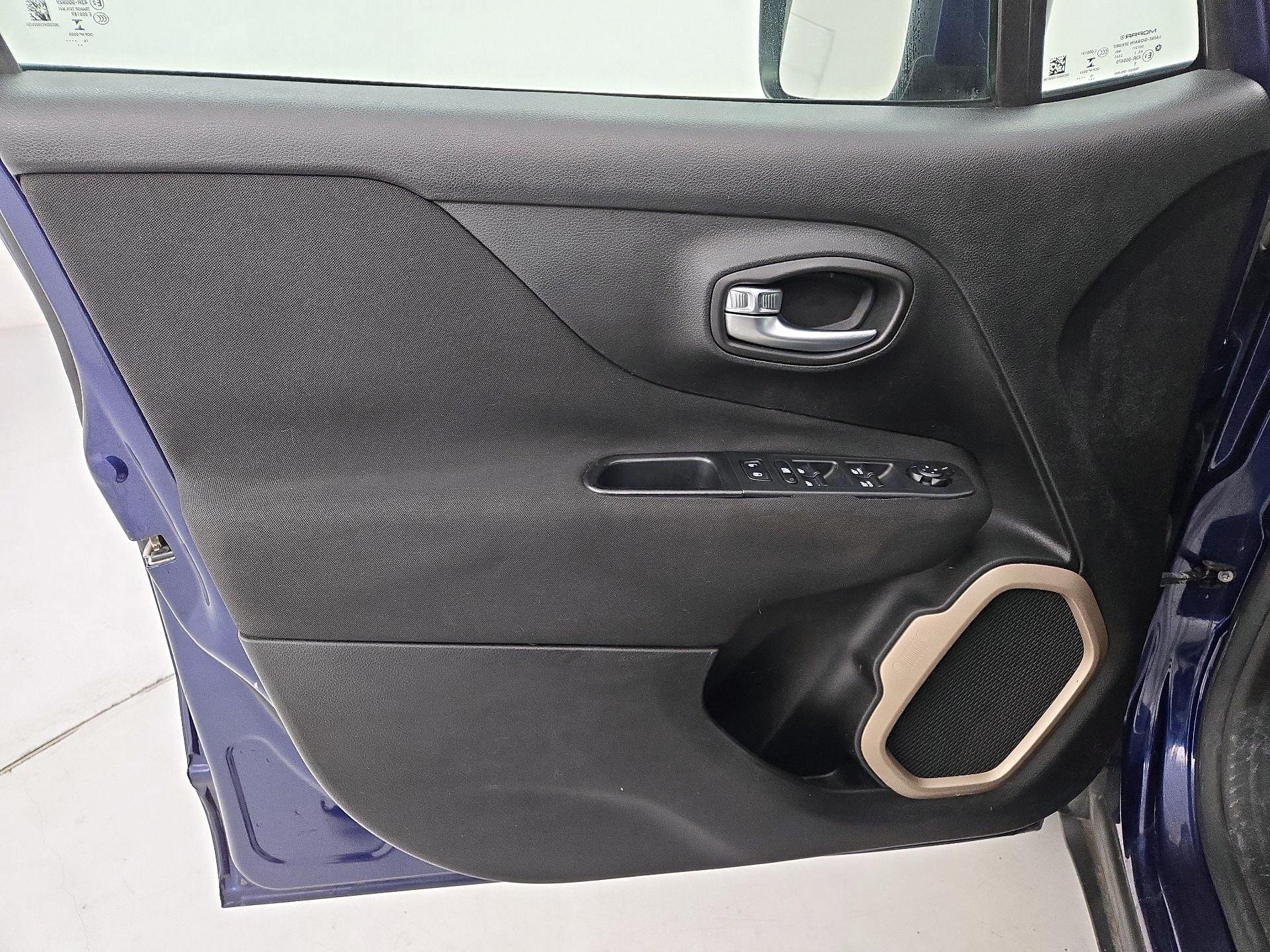 Thumbnail: 2017 Jeep Renegade - 12