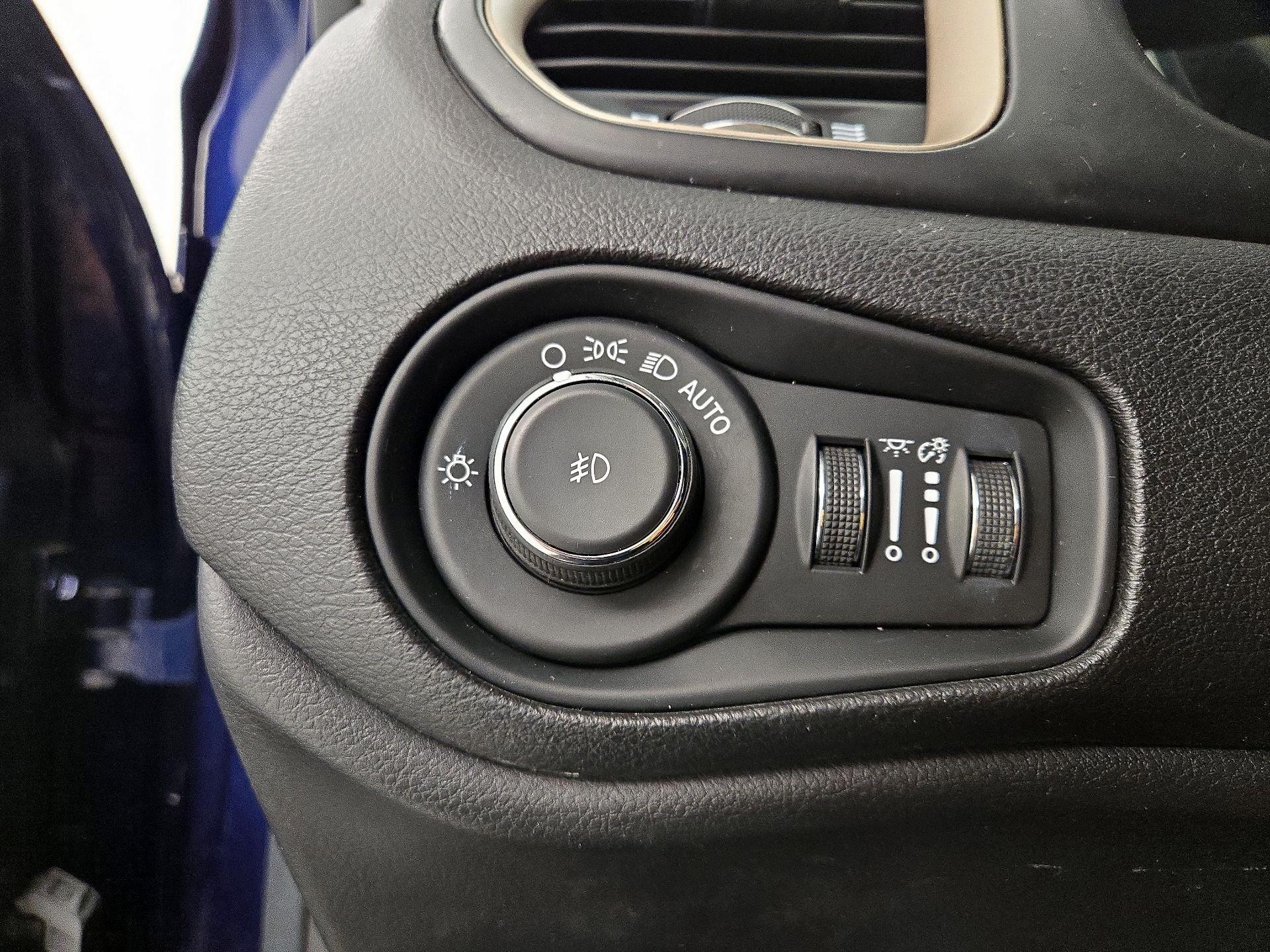 Thumbnail: 2017 Jeep Renegade - 13