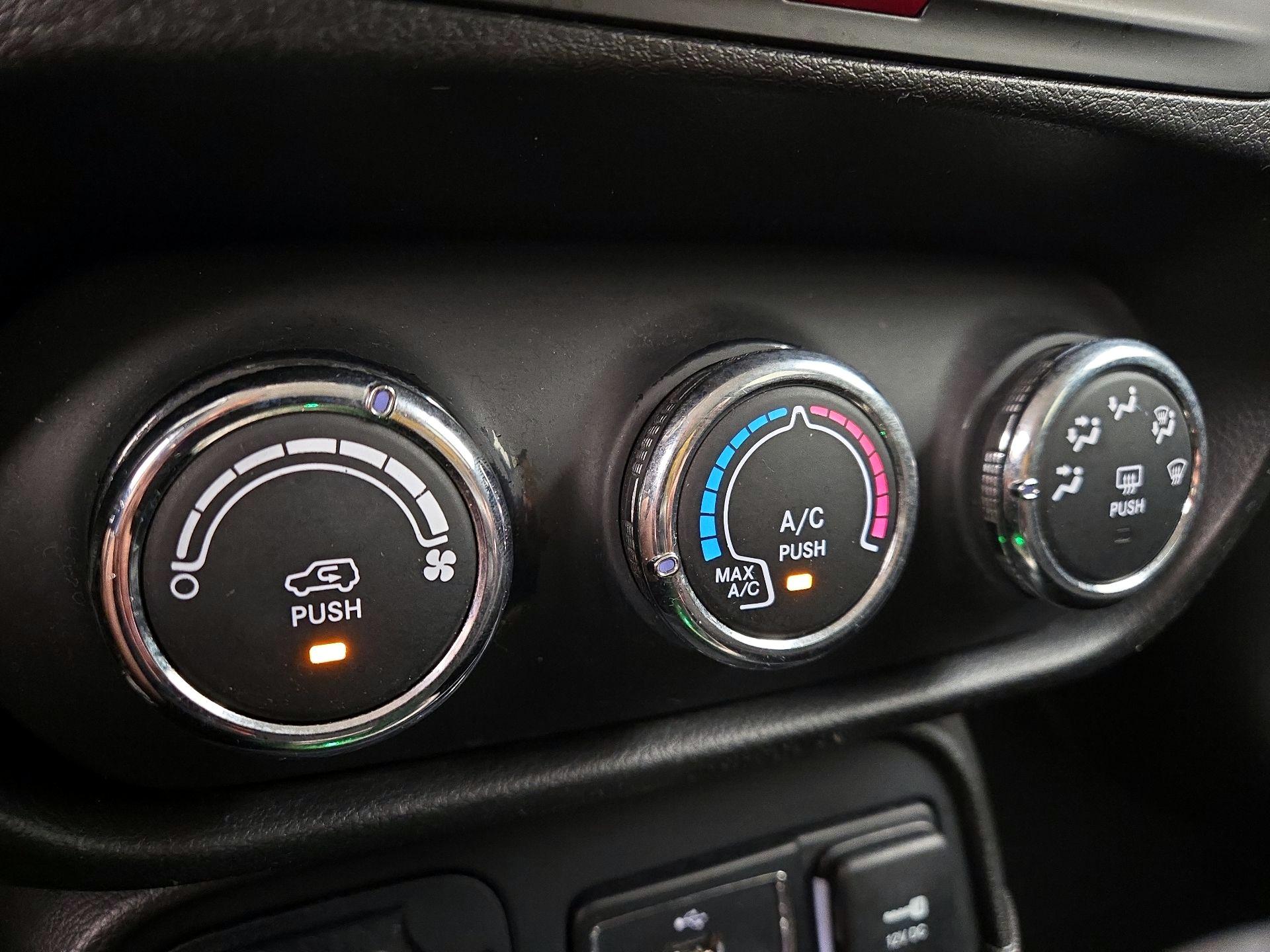 Thumbnail: 2017 Jeep Renegade - 16