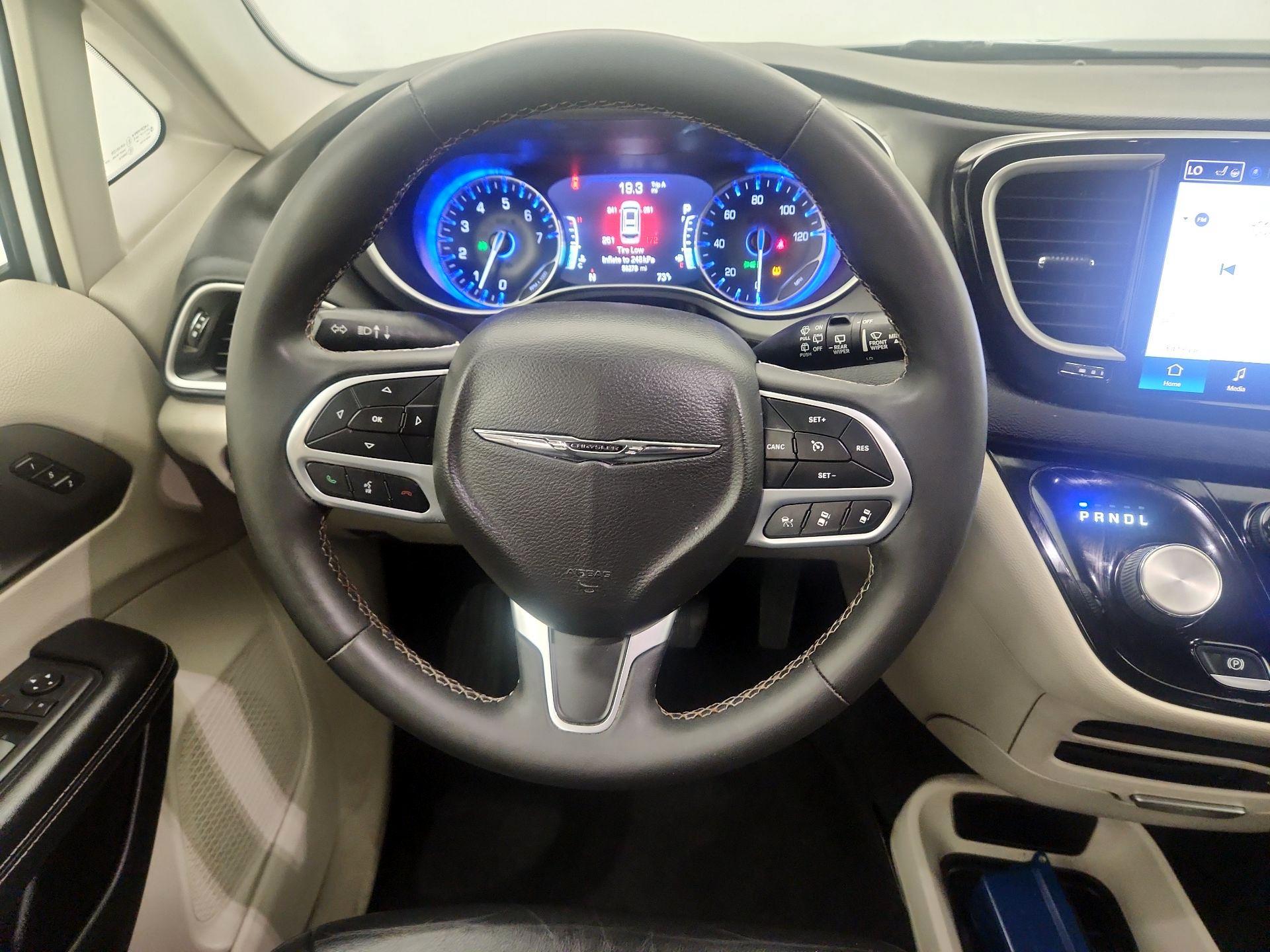 Thumbnail: 2022 Chrysler Pacifica - 10