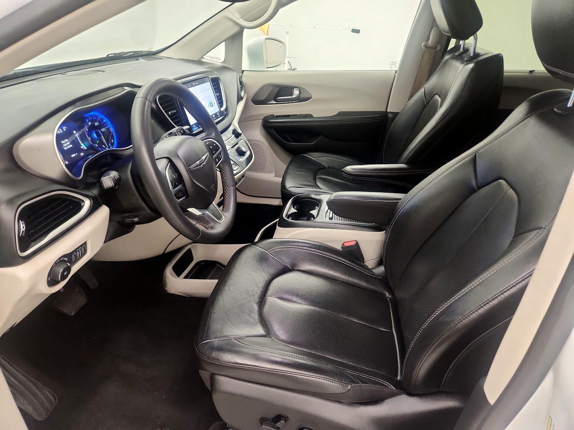 Thumbnail: 2022 Chrysler Pacifica - 11