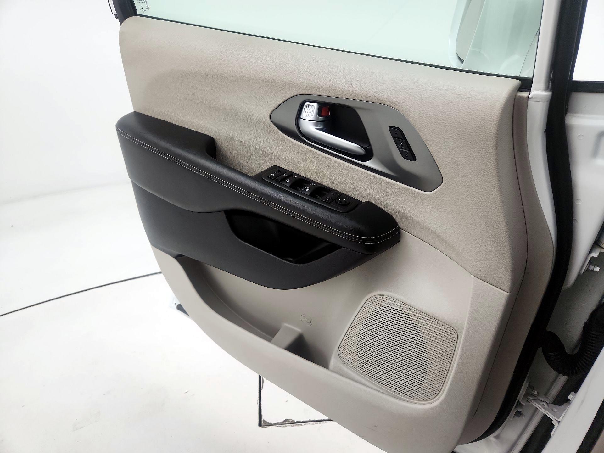 Thumbnail: 2022 Chrysler Pacifica - 12