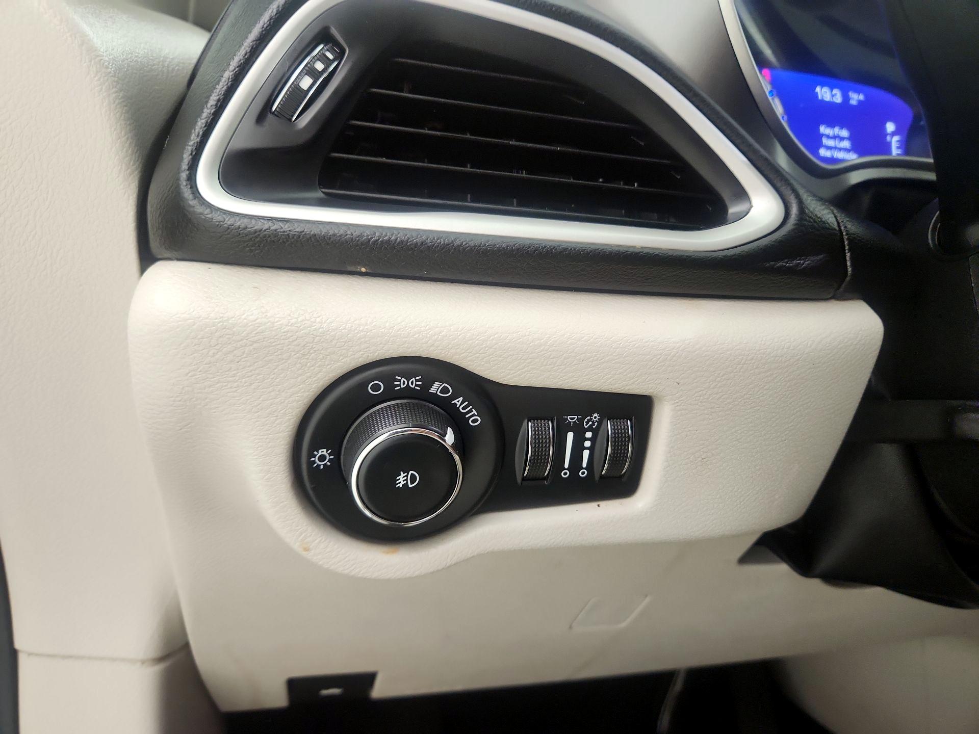 Thumbnail: 2022 Chrysler Pacifica - 13