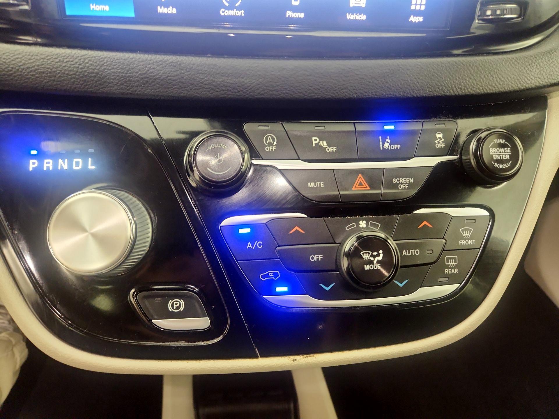 Thumbnail: 2022 Chrysler Pacifica - 16