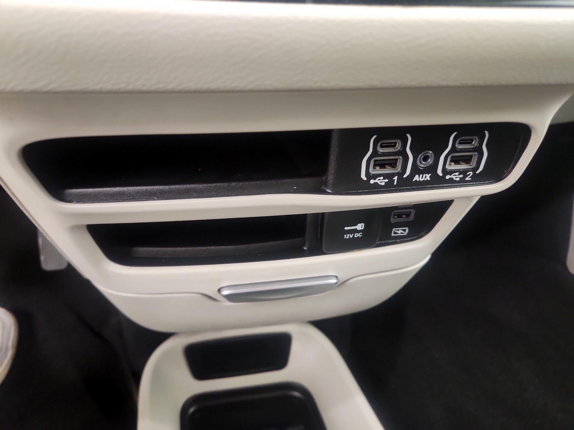 Thumbnail: 2022 Chrysler Pacifica - 18