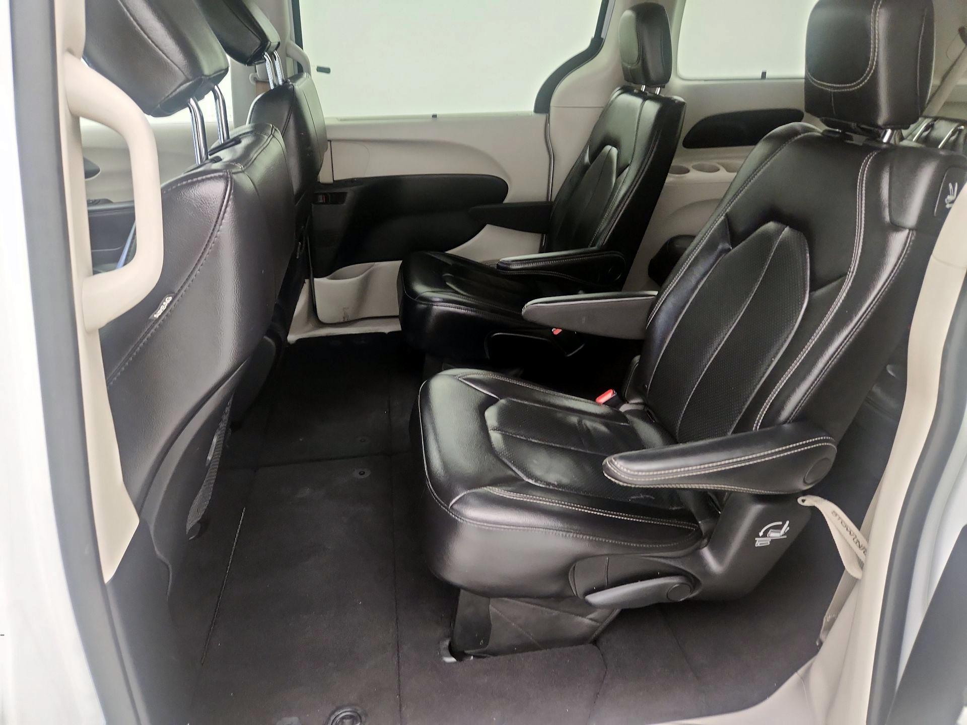 Thumbnail: 2022 Chrysler Pacifica - 19