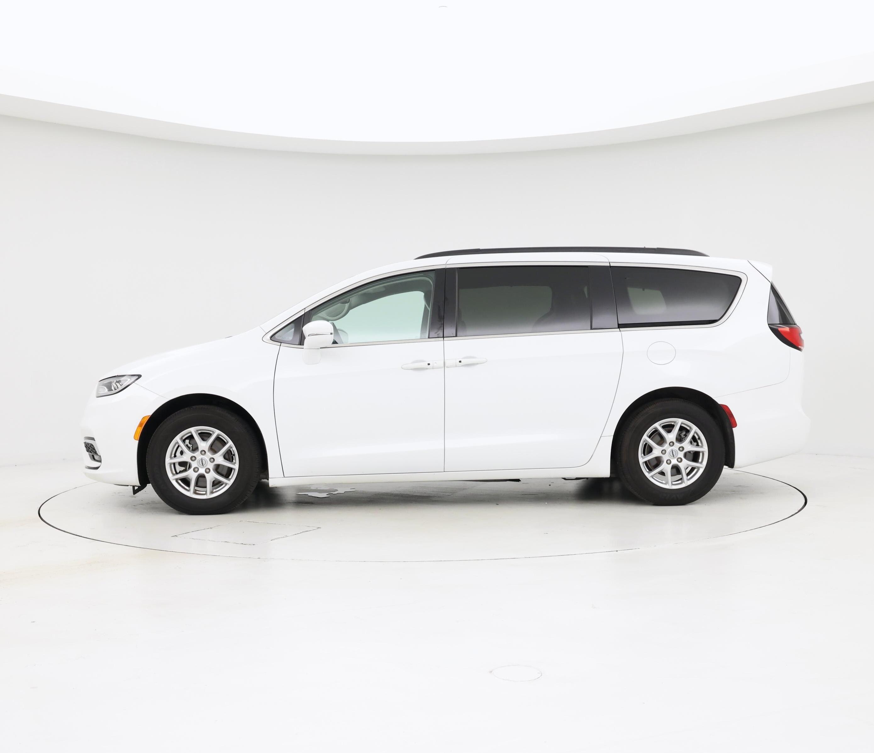 Thumbnail: 2022 Chrysler Pacifica - 3