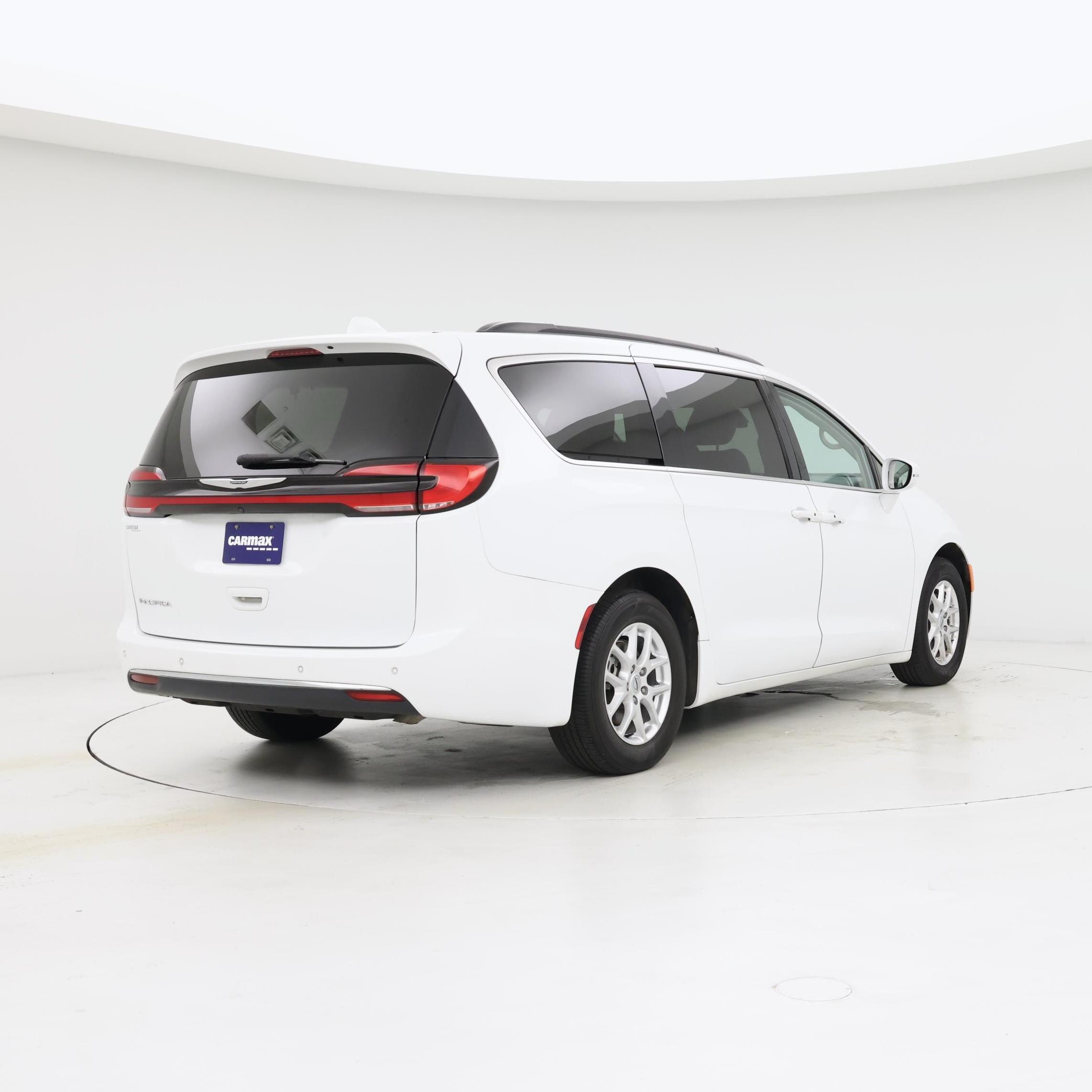 Thumbnail: 2022 Chrysler Pacifica - 8