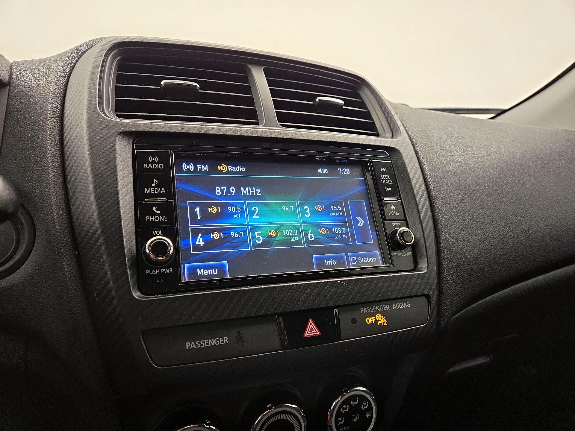 Thumbnail: 2018 Mitsubishi Outlander Sport - 15