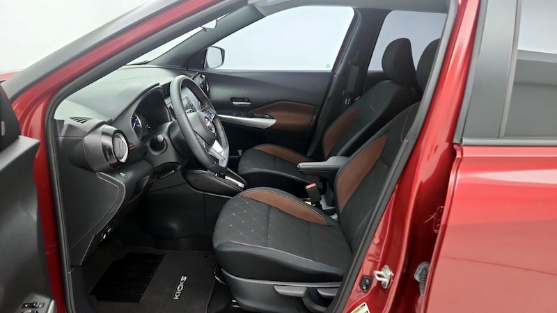 2019 Nissan Kicks SR 11