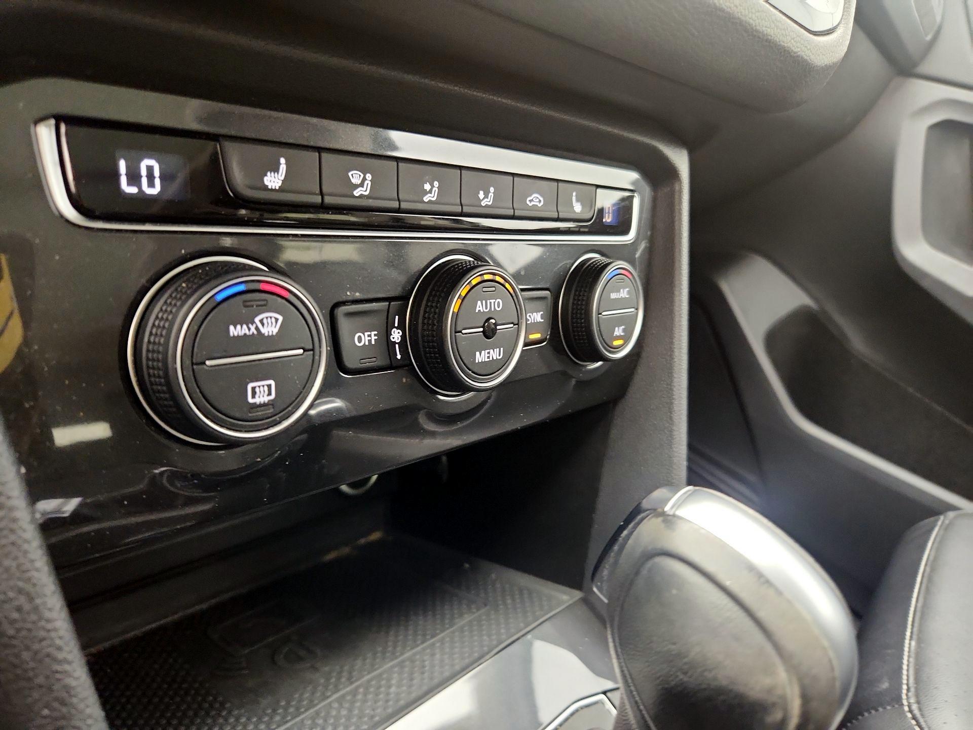 Thumbnail: 2021 Volkswagen Tiguan - 16