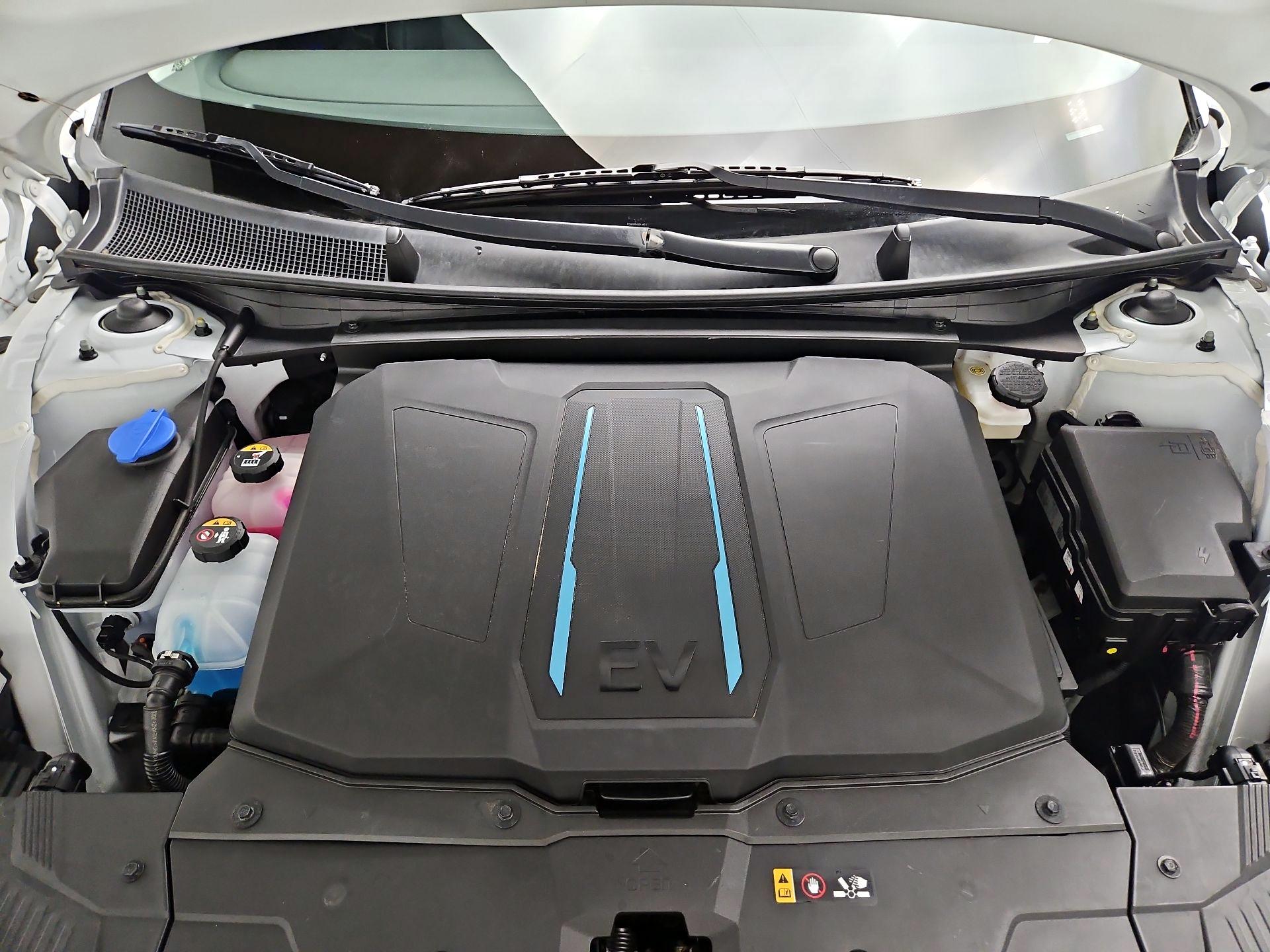 Thumbnail: 2023 Hyundai Ioniq 5 - 19