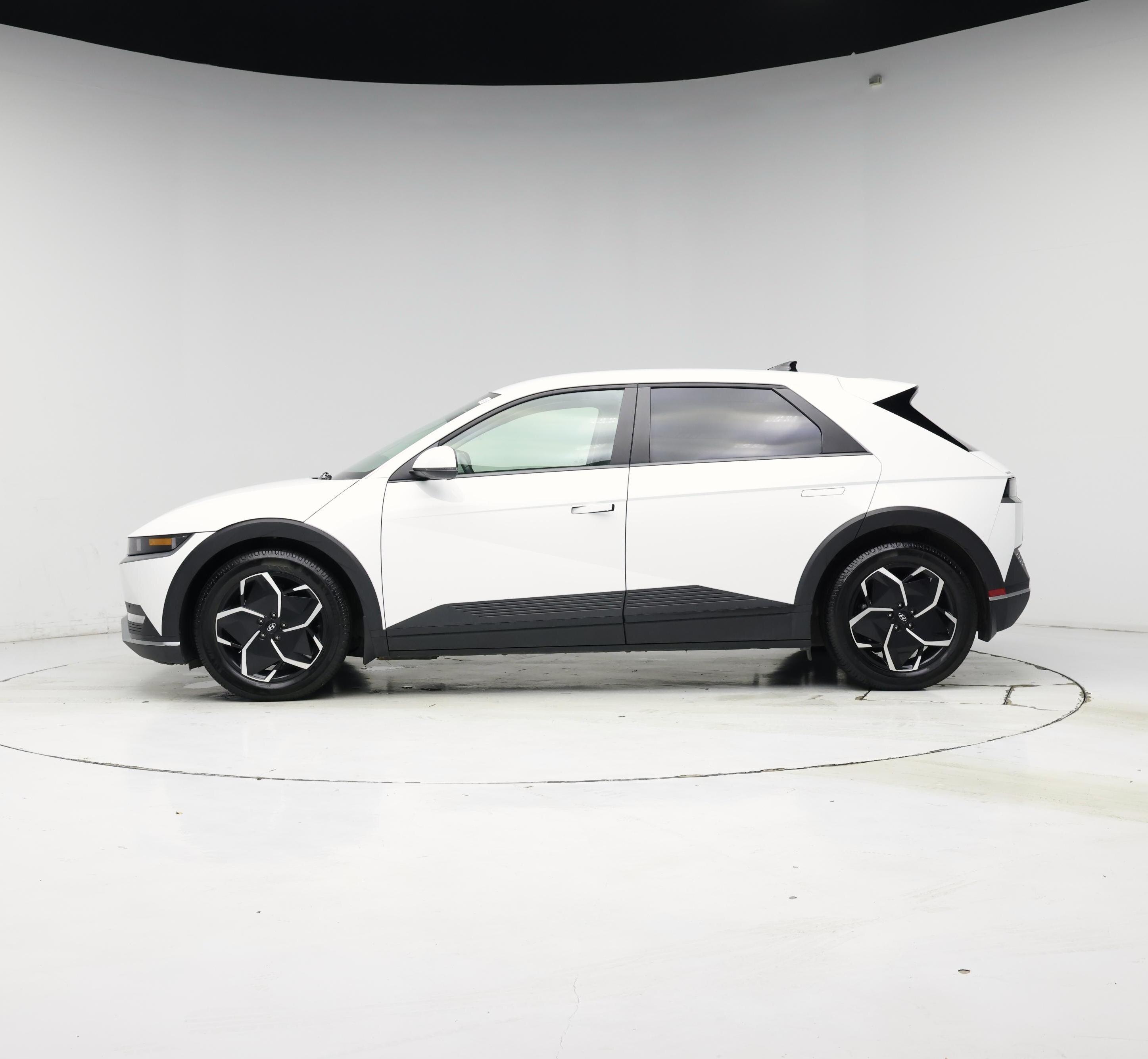 Thumbnail: 2023 Hyundai Ioniq 5 - 3