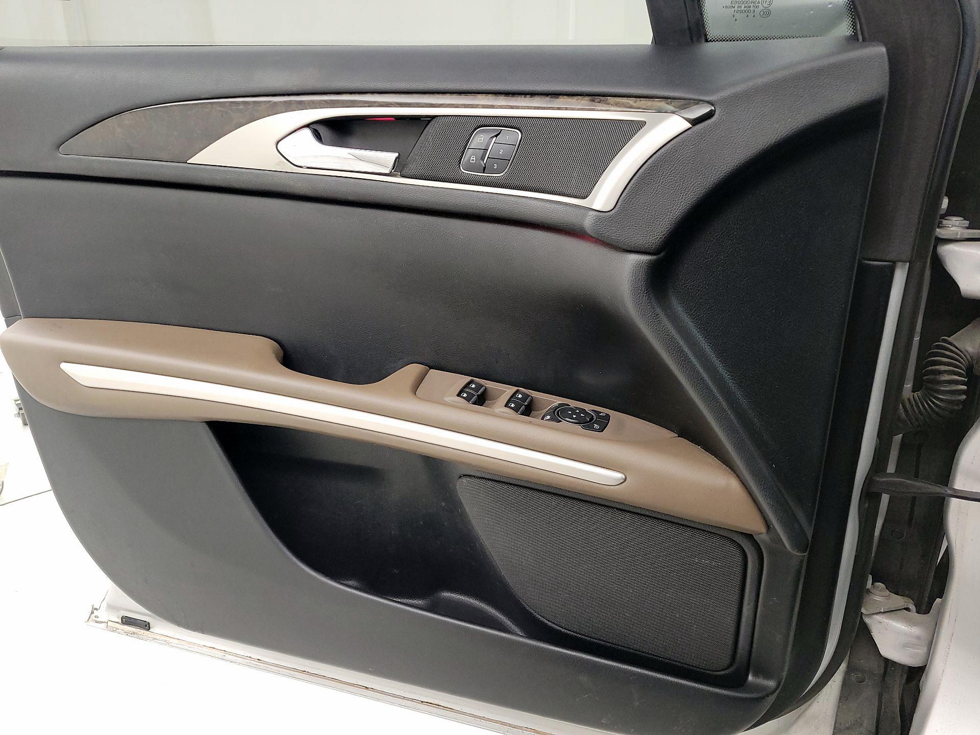 Thumbnail: 2015 Lincoln MKZ - 12