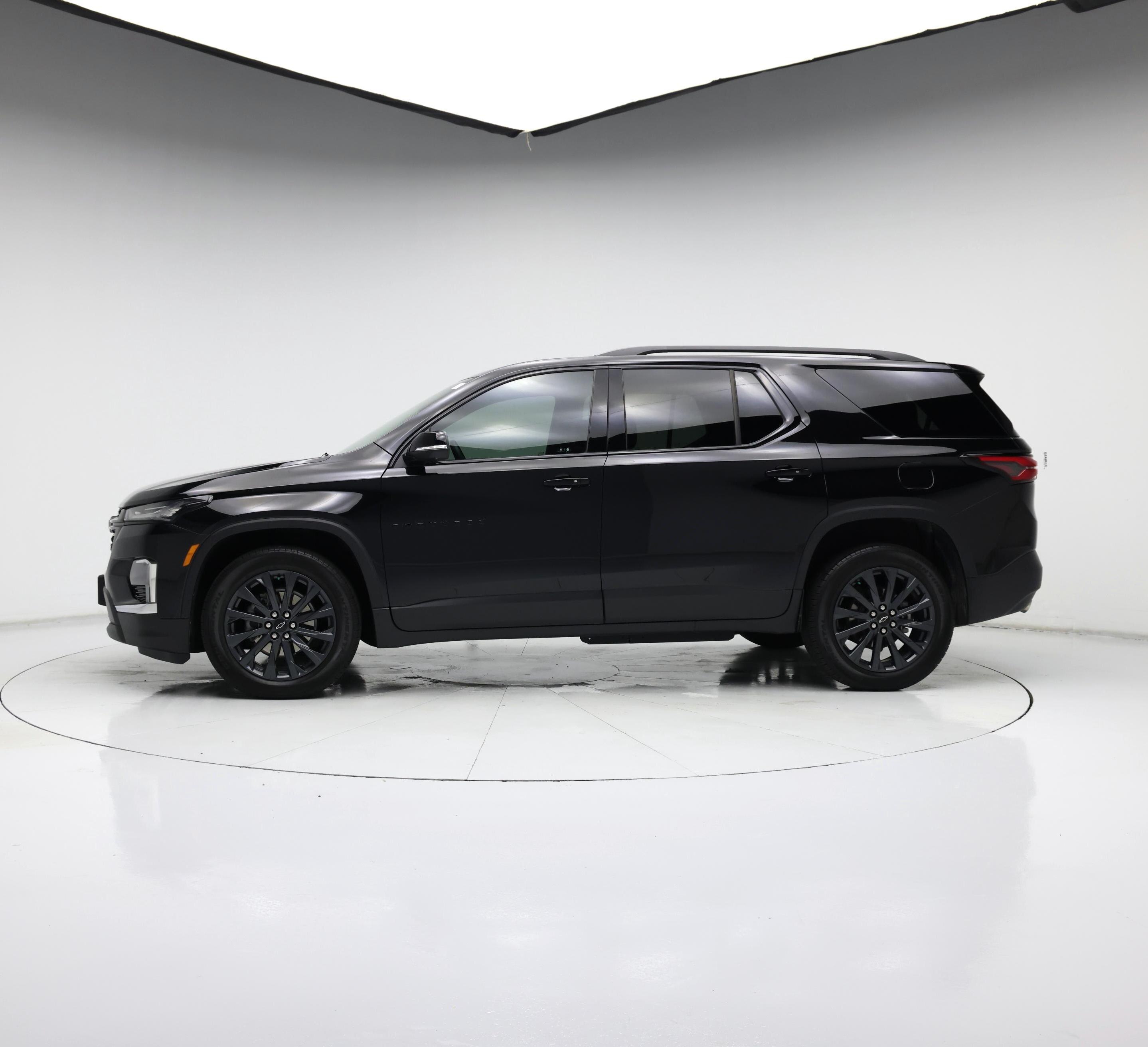 Thumbnail: 2023 Chevrolet Traverse - 3