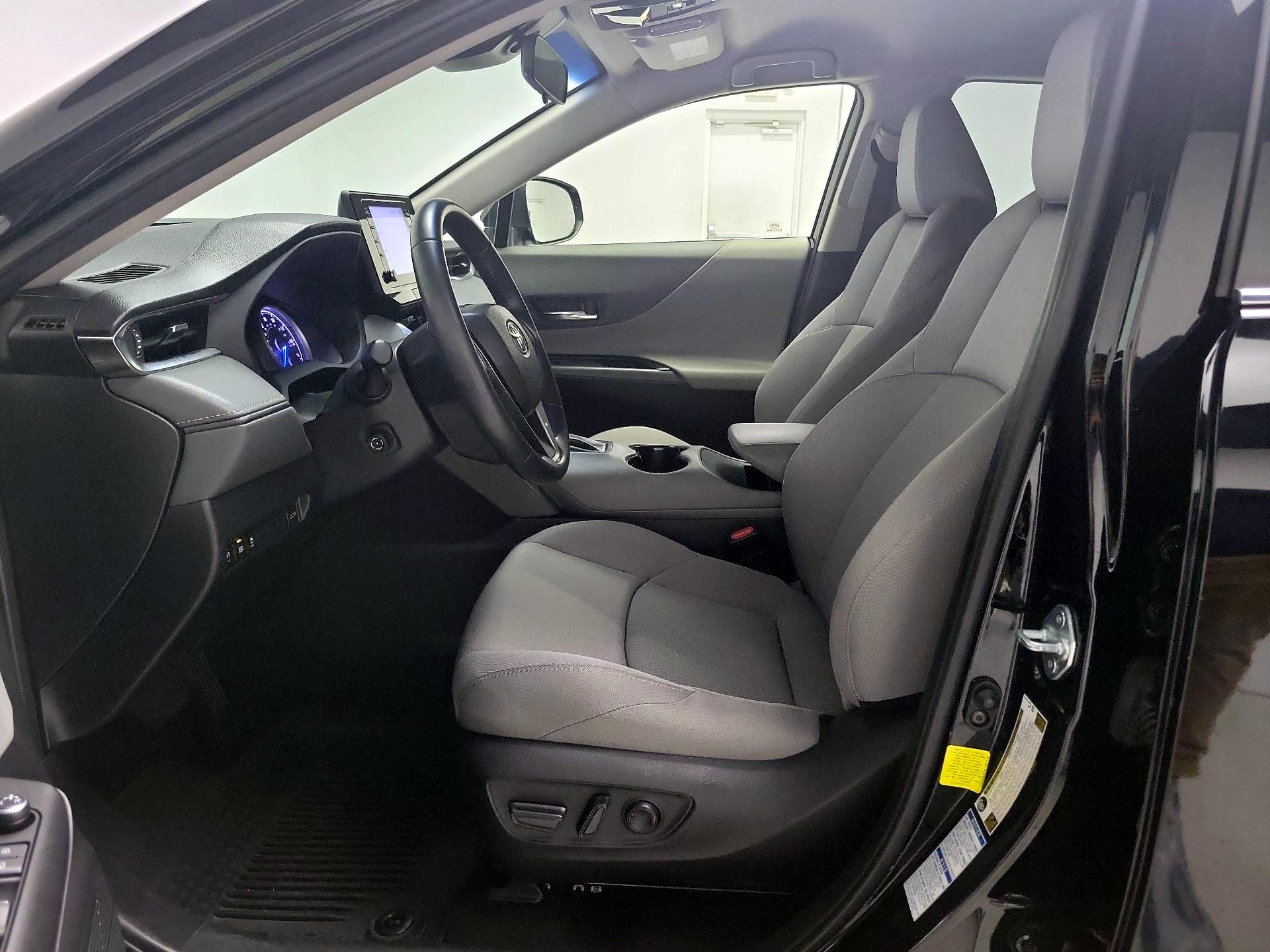 Thumbnail: 2021 Toyota Venza - 11