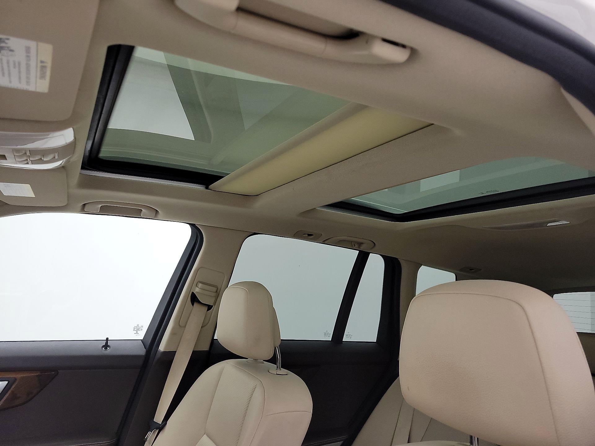 Thumbnail: 2015 Mercedes-Benz GLK - 18