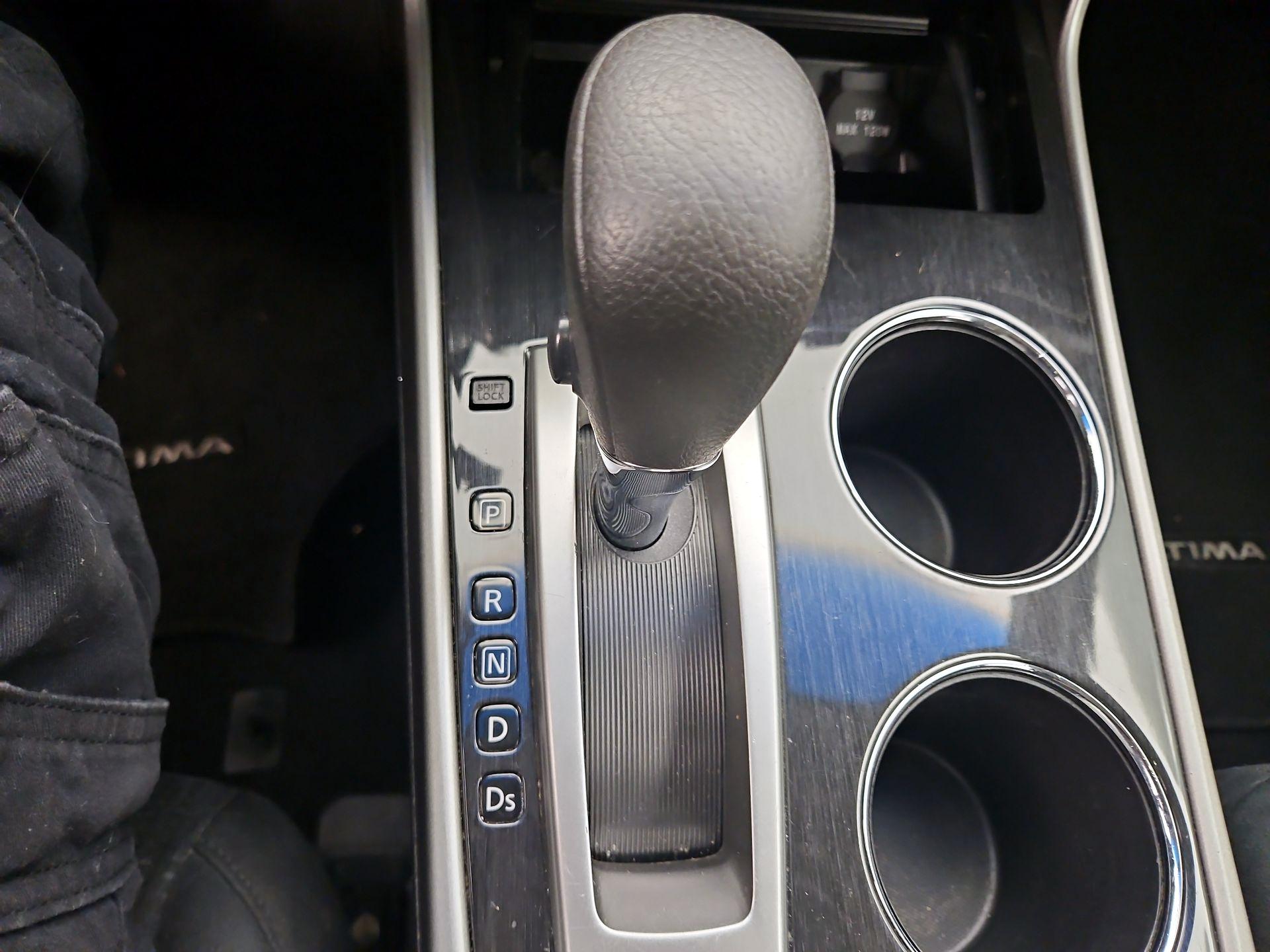 Thumbnail: 2014 Nissan Altima - 16