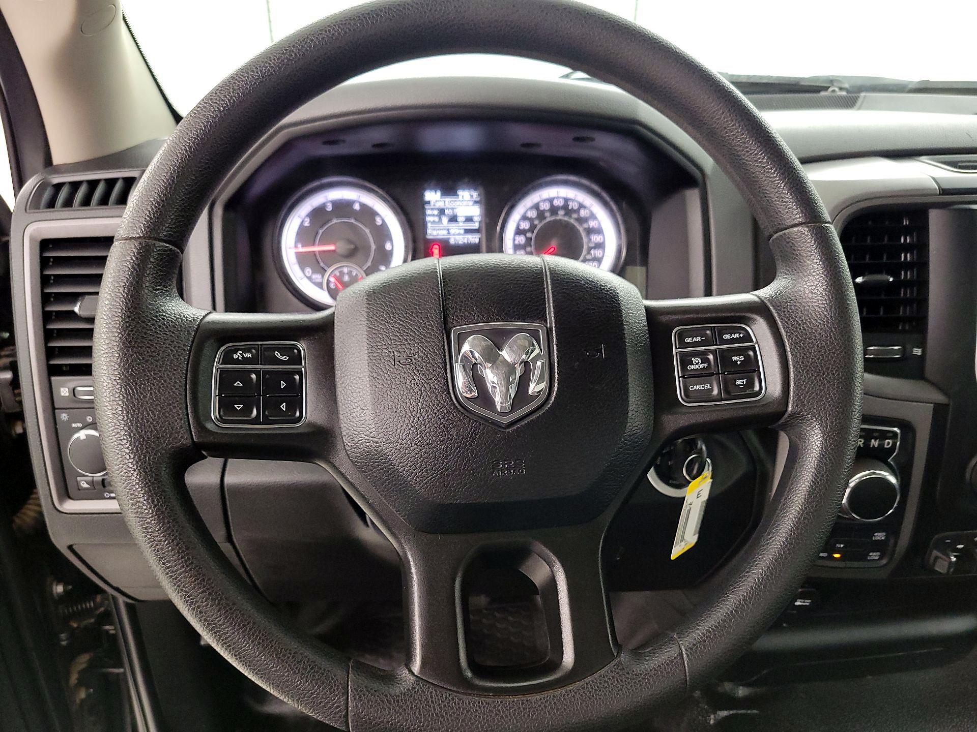 Thumbnail: 2020 RAM 1500 Classic - 10