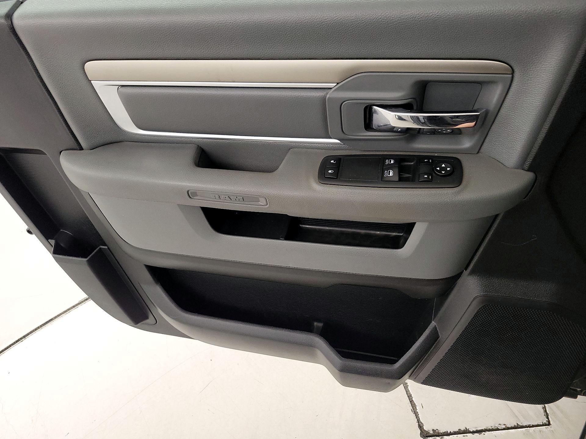 Thumbnail: 2020 RAM 1500 Classic - 12
