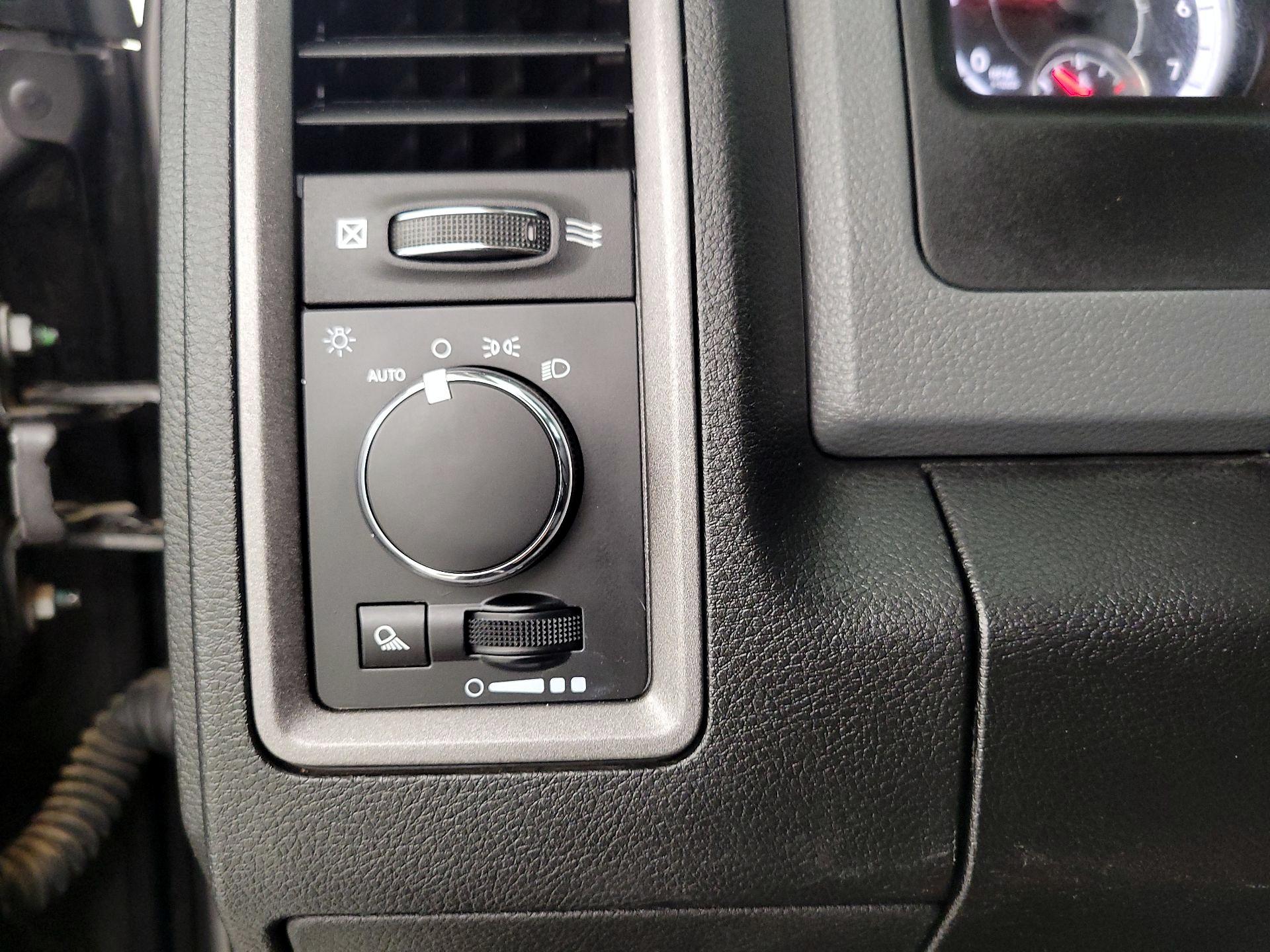 Thumbnail: 2020 RAM 1500 Classic - 13