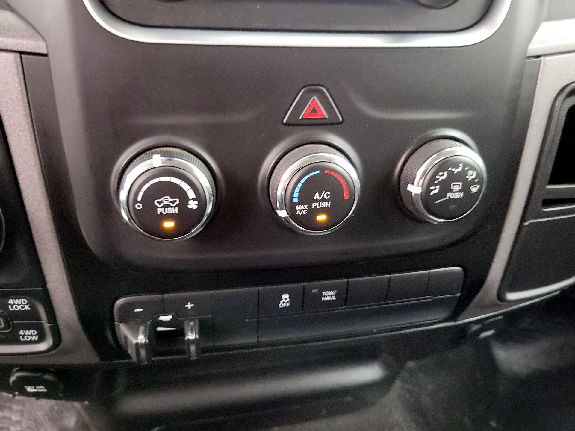 Thumbnail: 2020 RAM 1500 Classic - 16