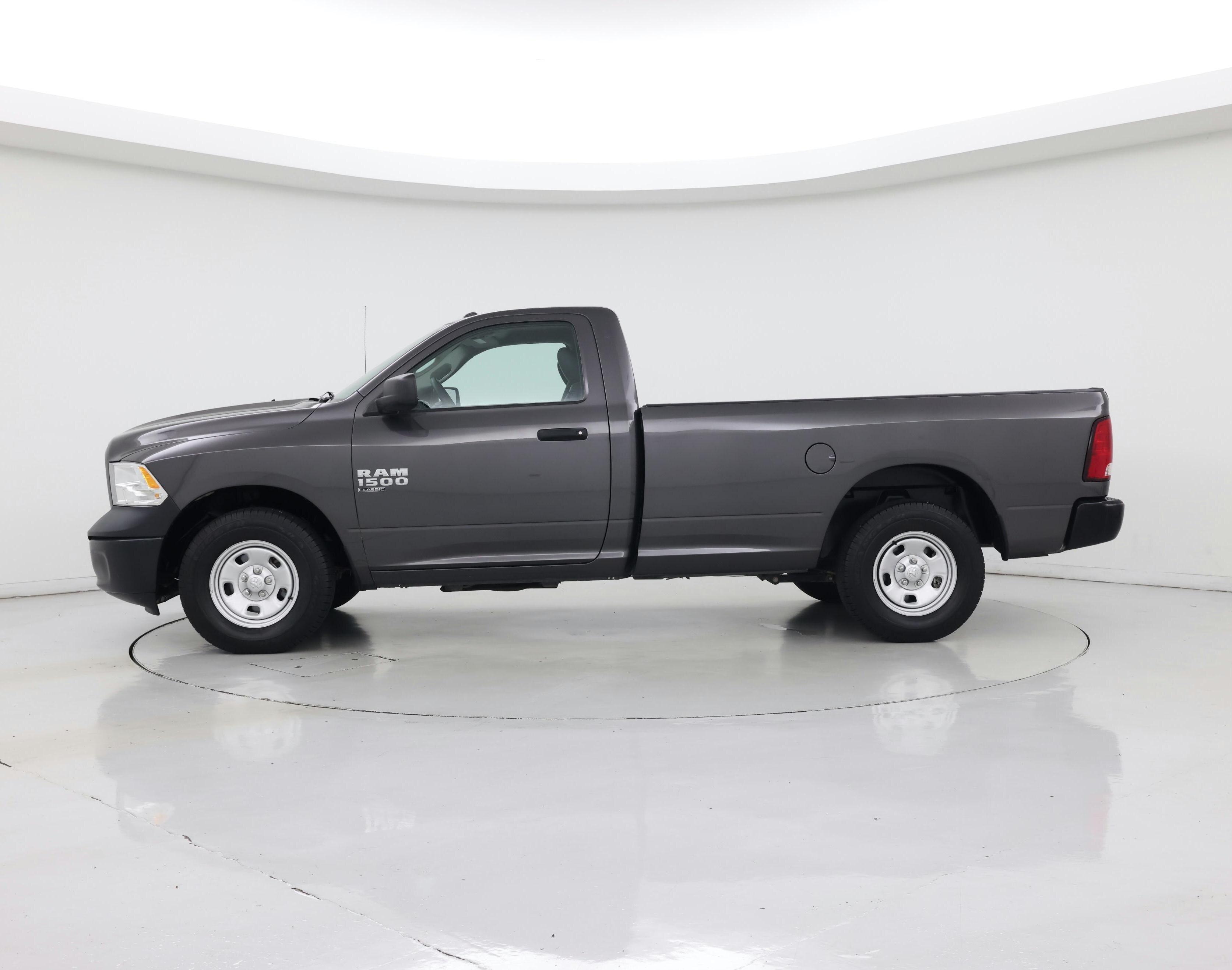 Thumbnail: 2020 RAM 1500 Classic - 3
