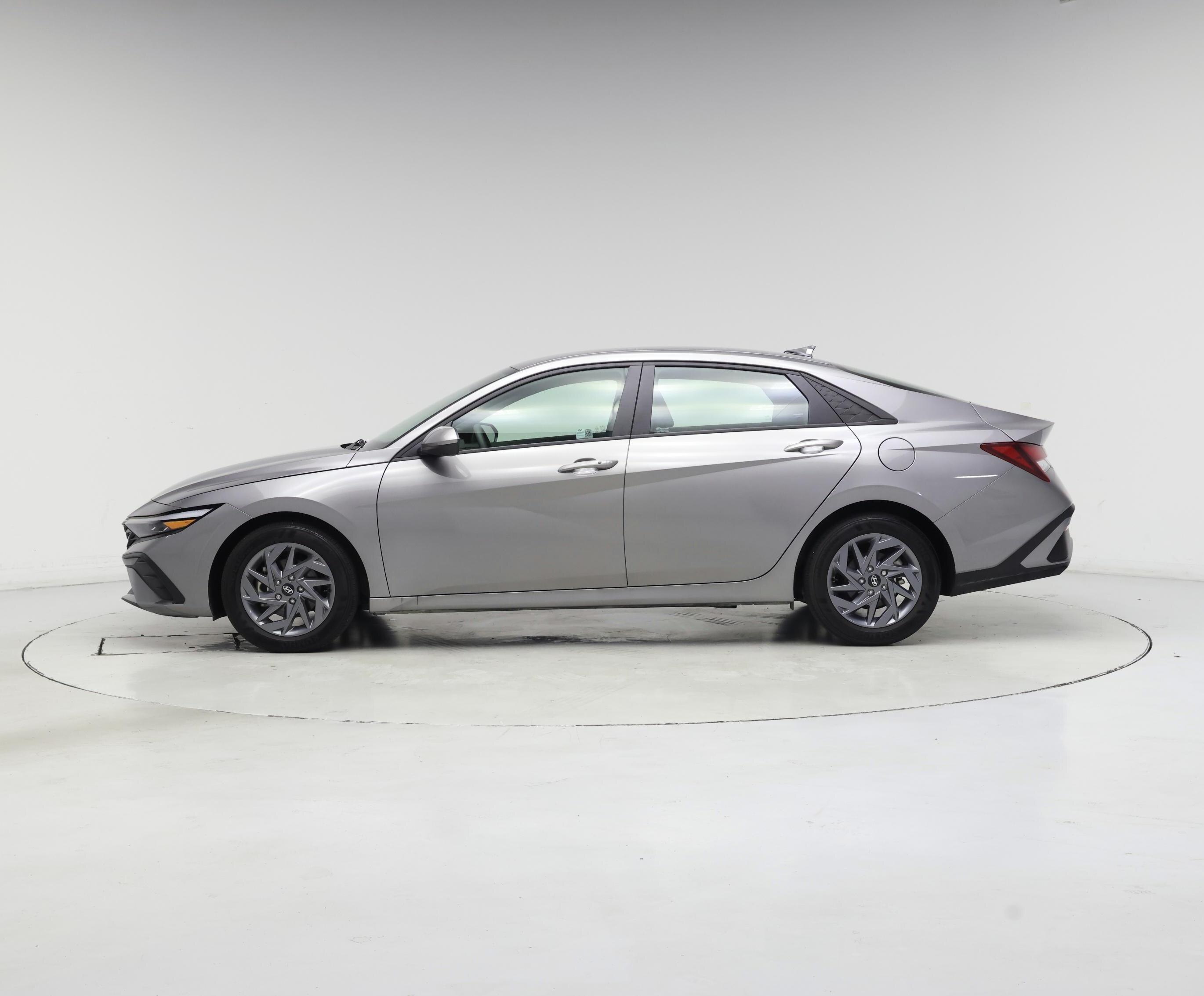 Thumbnail: 2024 Hyundai Elantra - 3