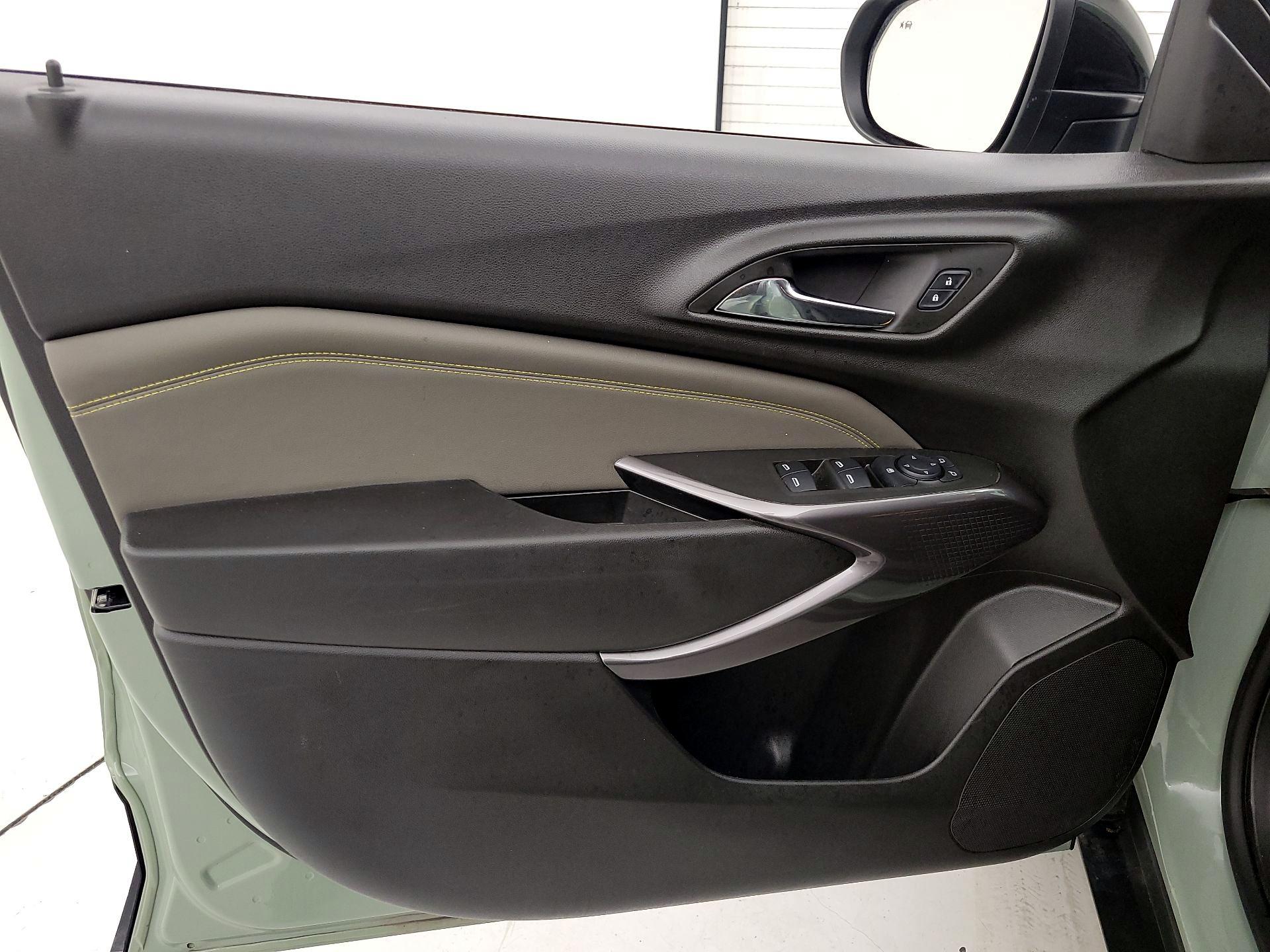 Thumbnail: 2025 Chevrolet Trax - 12