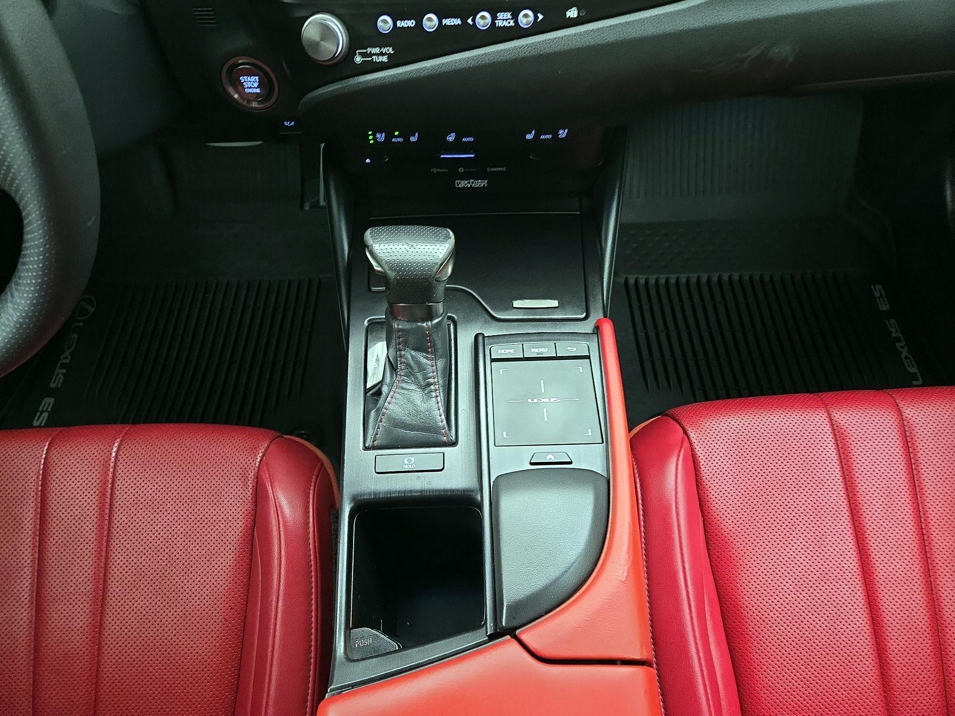 Thumbnail: 2021 Lexus ES - 17