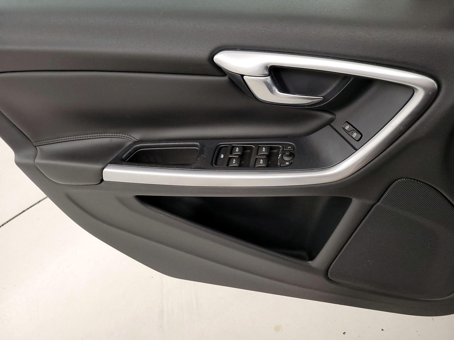 Thumbnail: 2015 Volvo S60 - 12