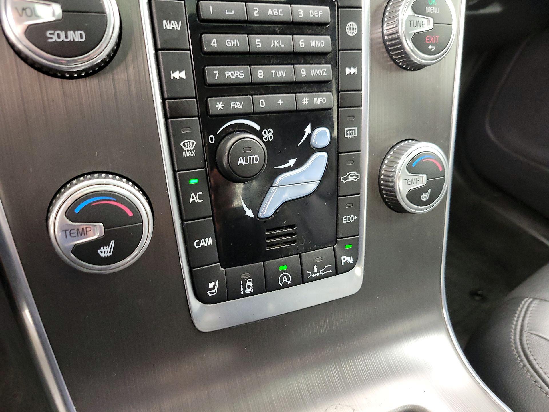 Thumbnail: 2015 Volvo S60 - 17