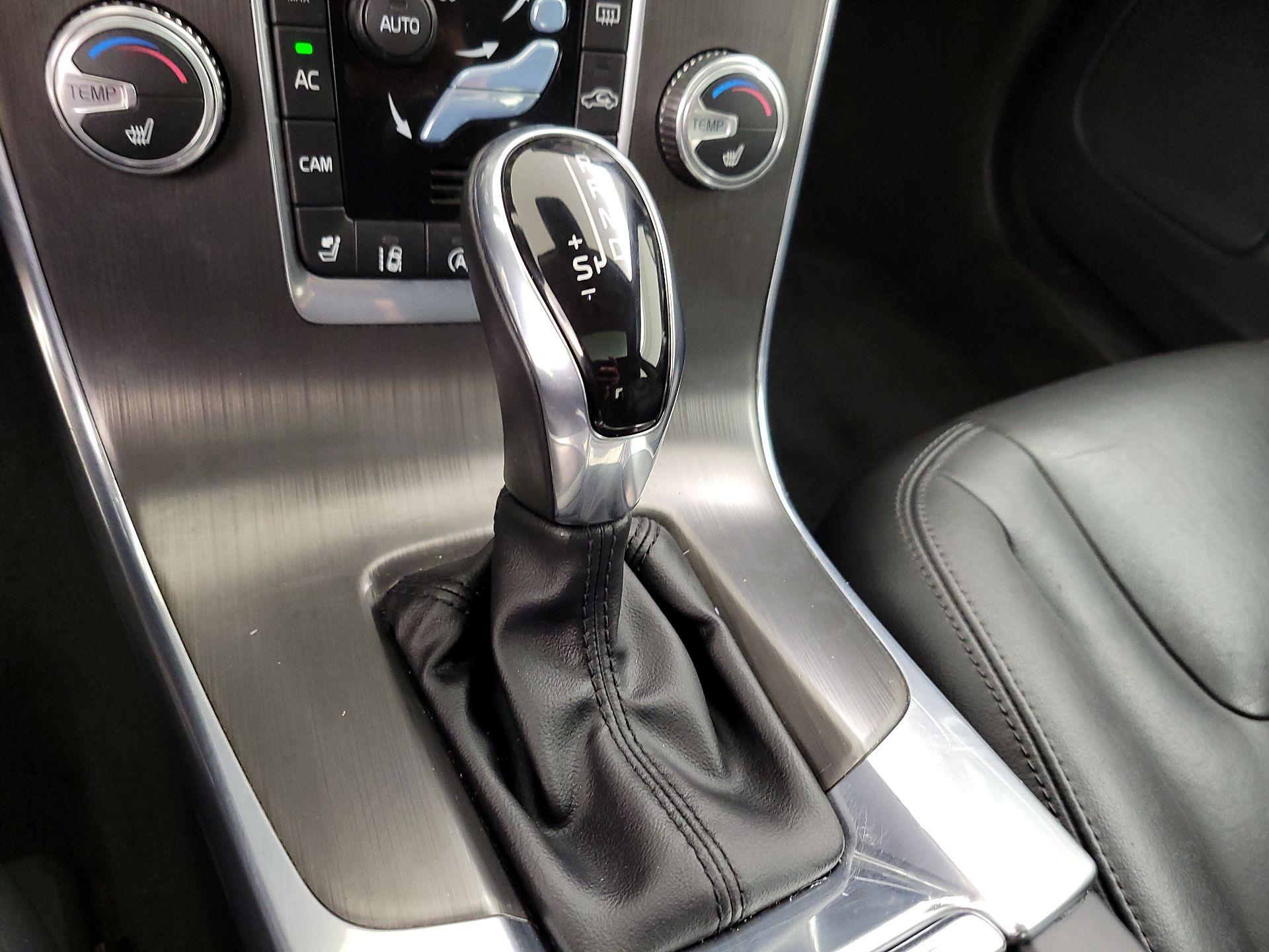 Thumbnail: 2015 Volvo S60 - 18