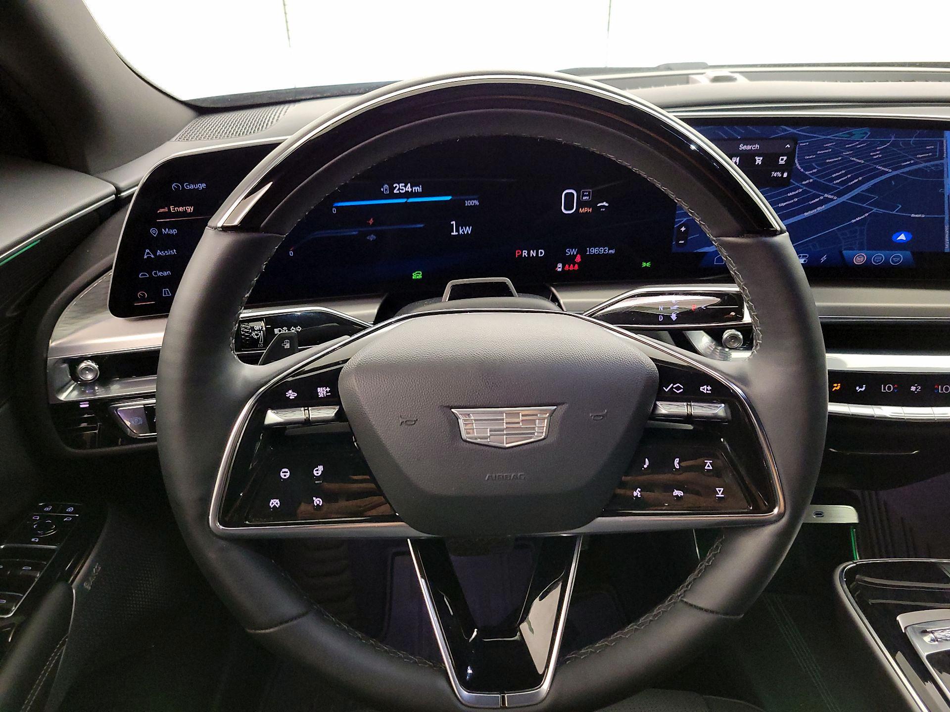 Thumbnail: 2024 Cadillac Lyriq - 10