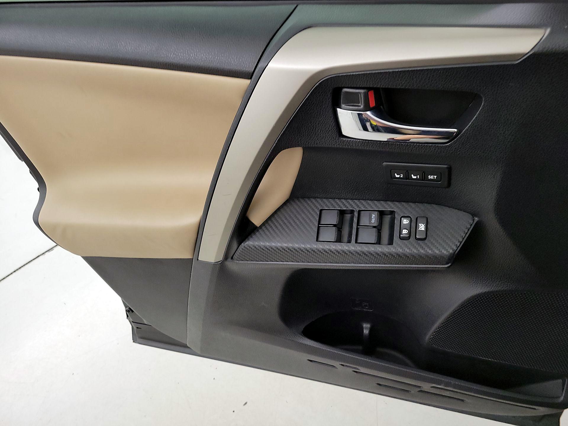 Thumbnail: 2014 Toyota RAV4 - 12
