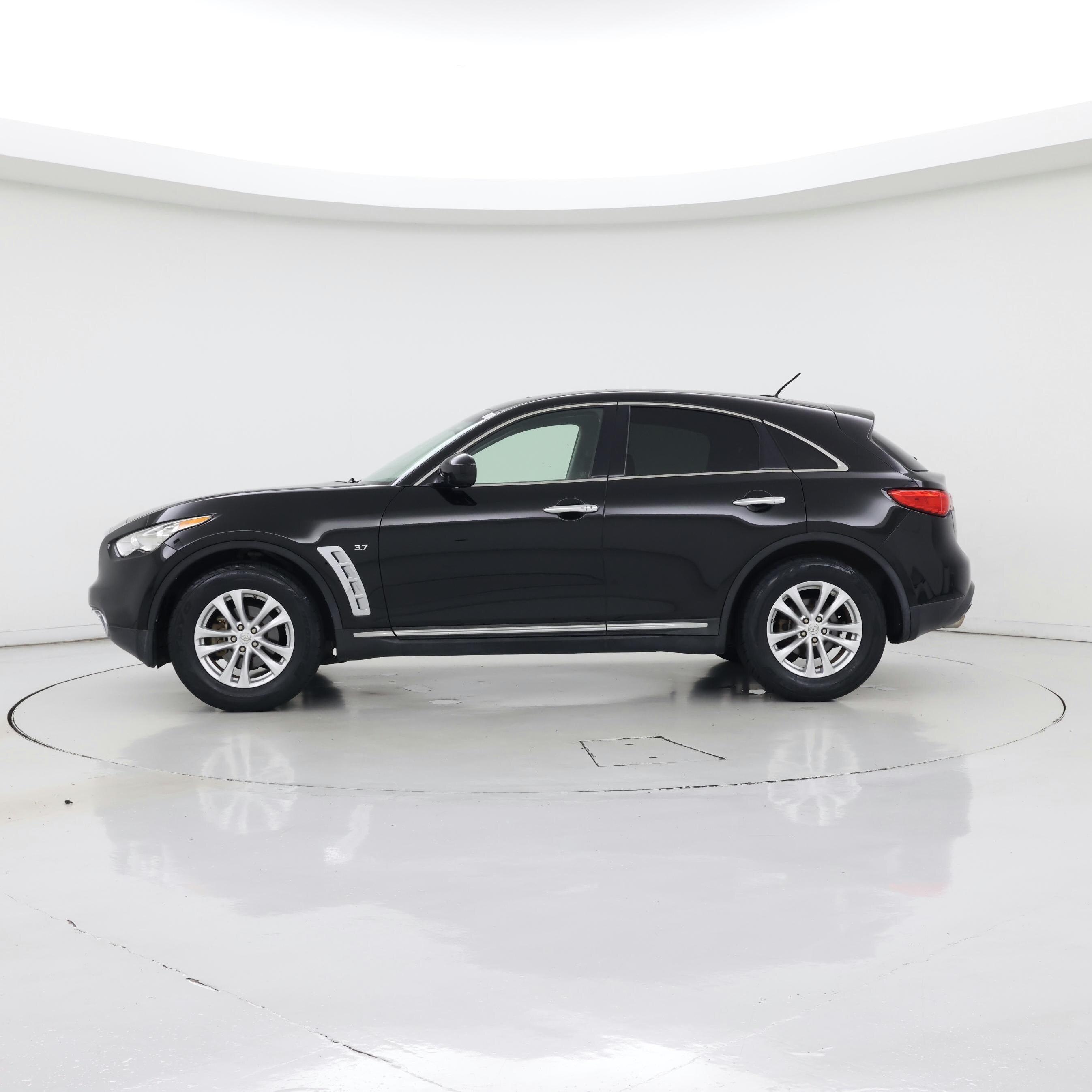 Thumbnail: 2017 INFINITI QX70 - 3